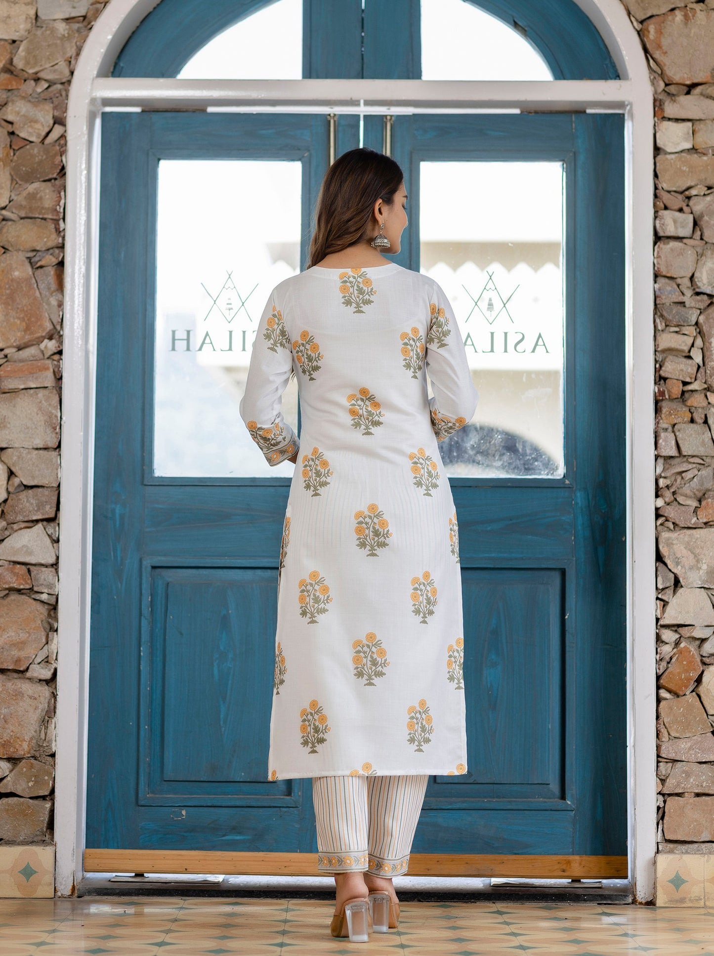 Avantika Women White Printed Viscose Rayon Kurta, Pant And Dupatta Set