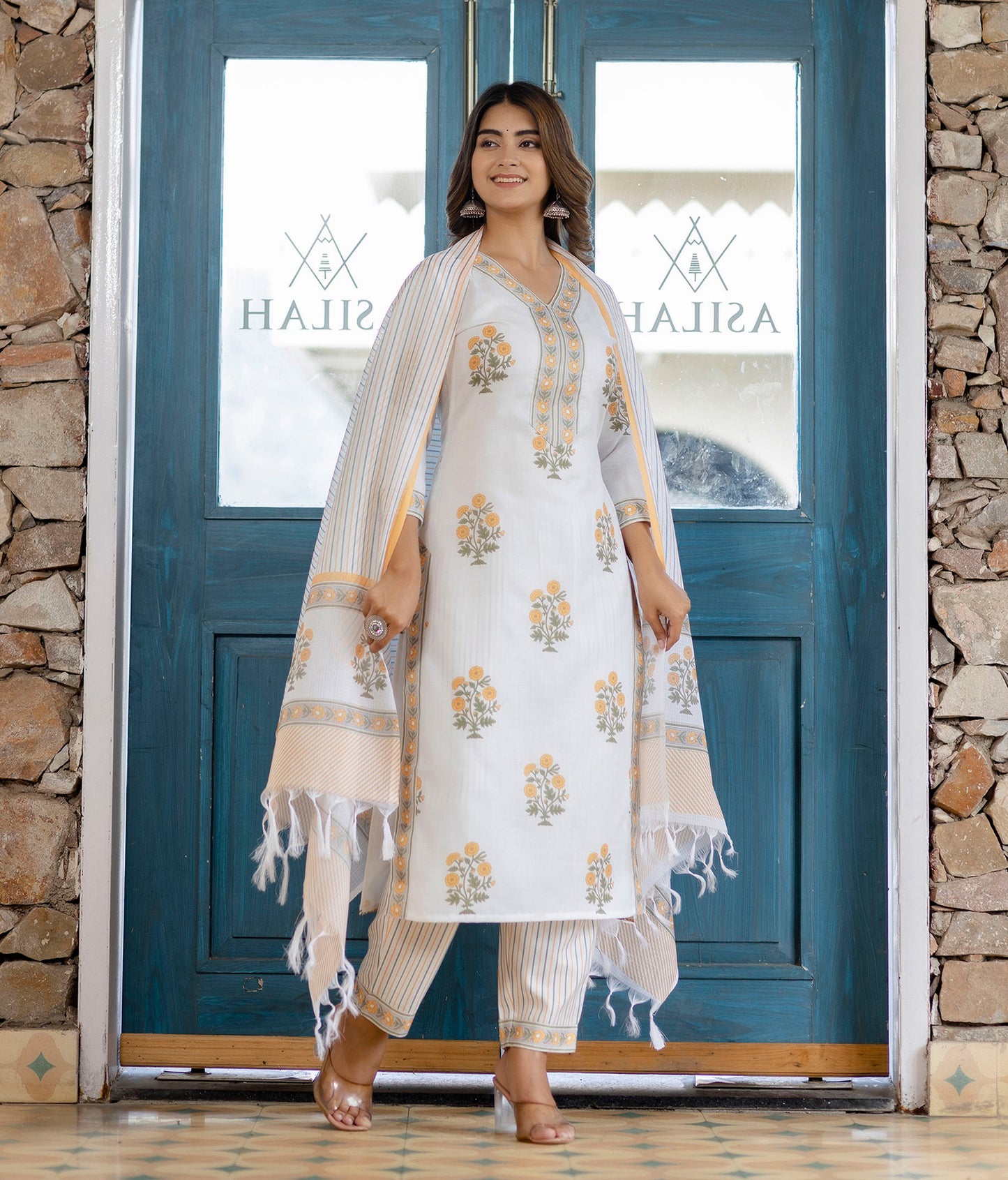 Avantika Women White Printed Viscose Rayon Kurta, Pant And Dupatta Set