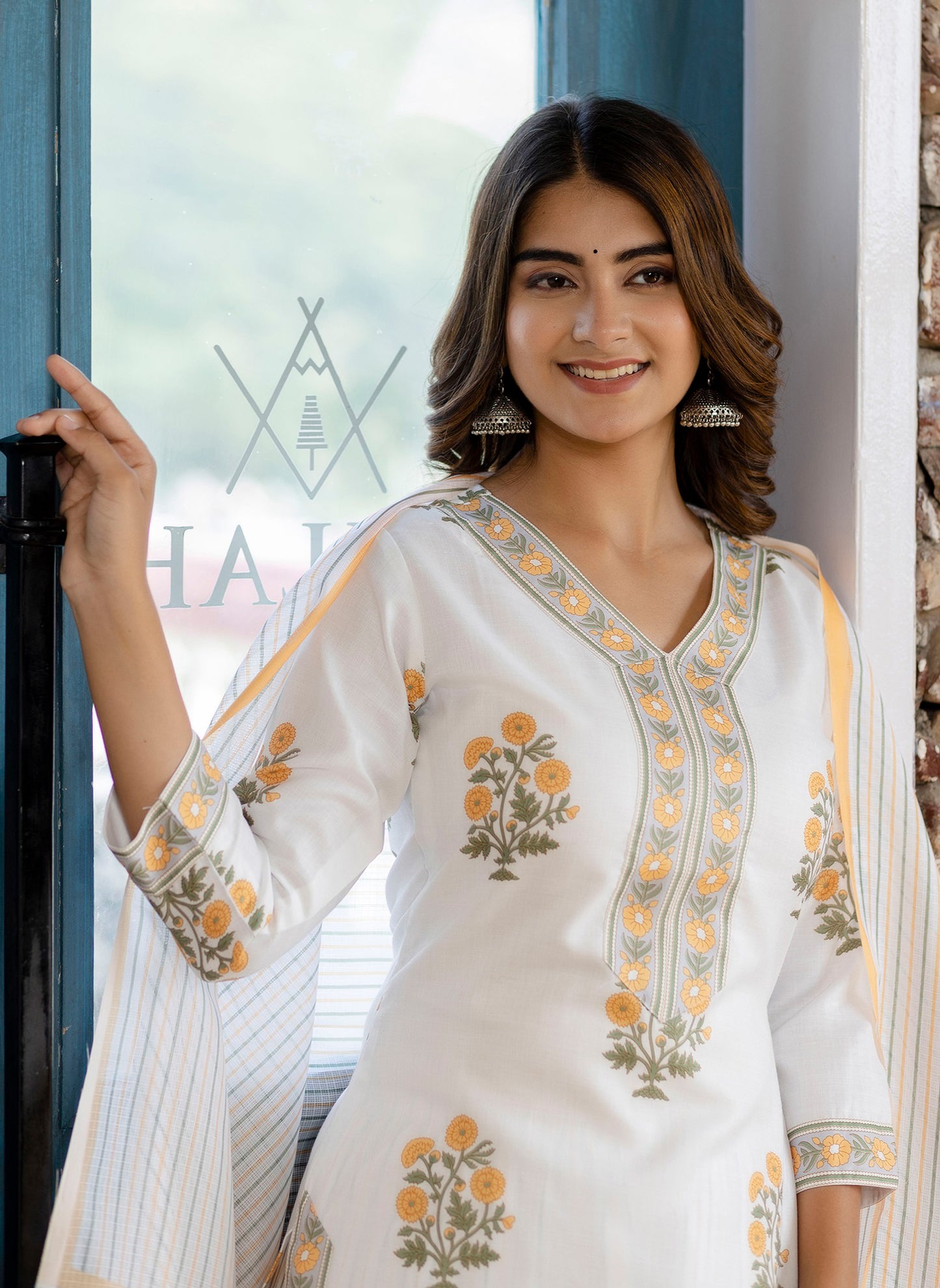 Avantika Women White Printed Viscose Rayon Kurta, Pant And Dupatta Set