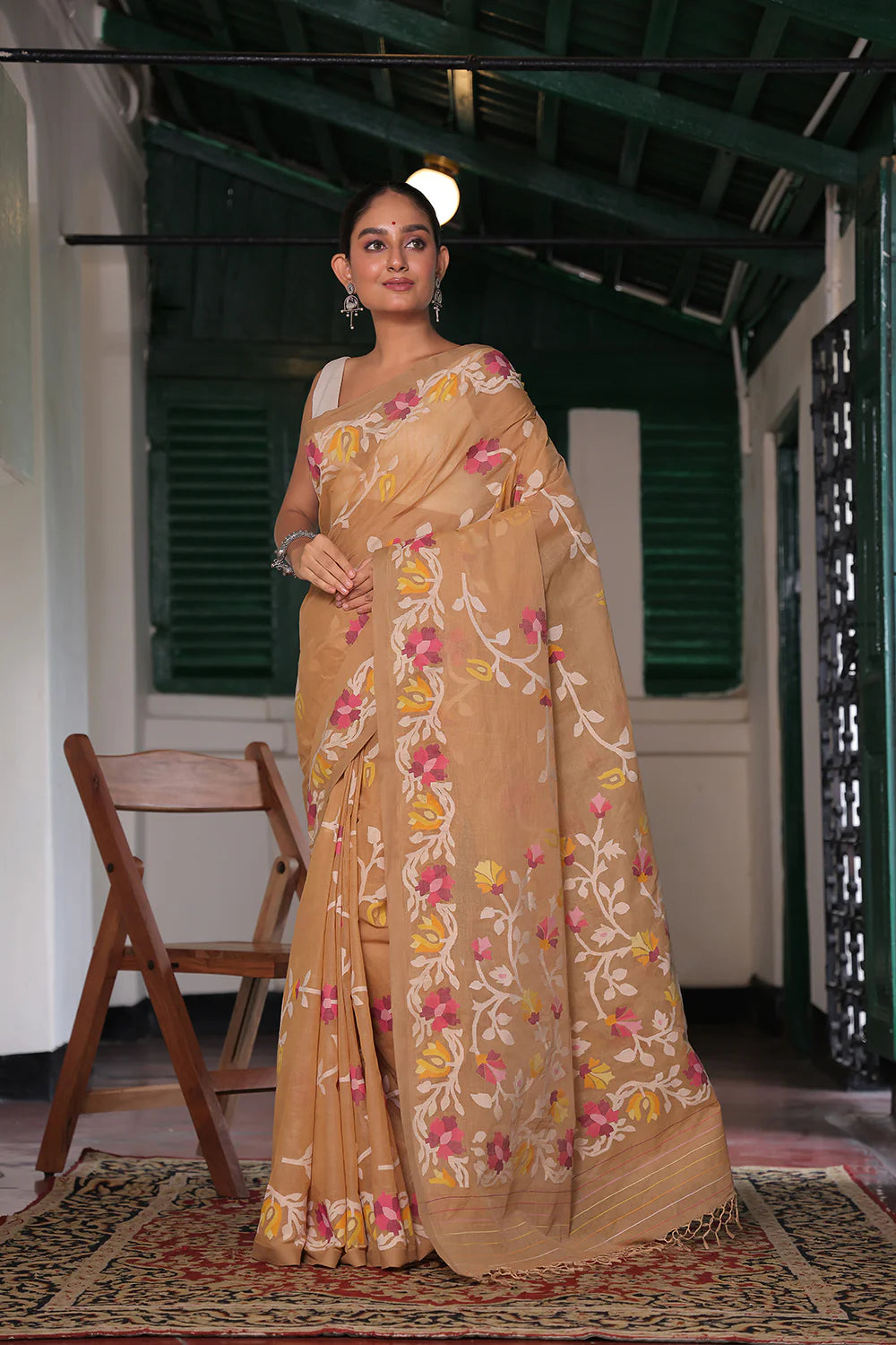 Handloom Camel Beige Pure Cotton Jamdani Sareewith Floral Motifs