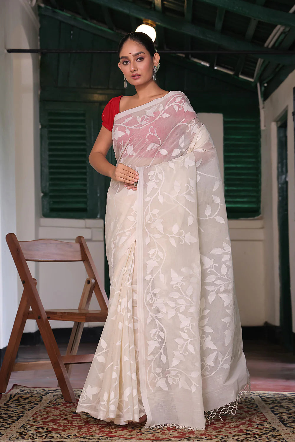 Handloom Off White Pure Cotton Jamdani Saree with Floral Motifs