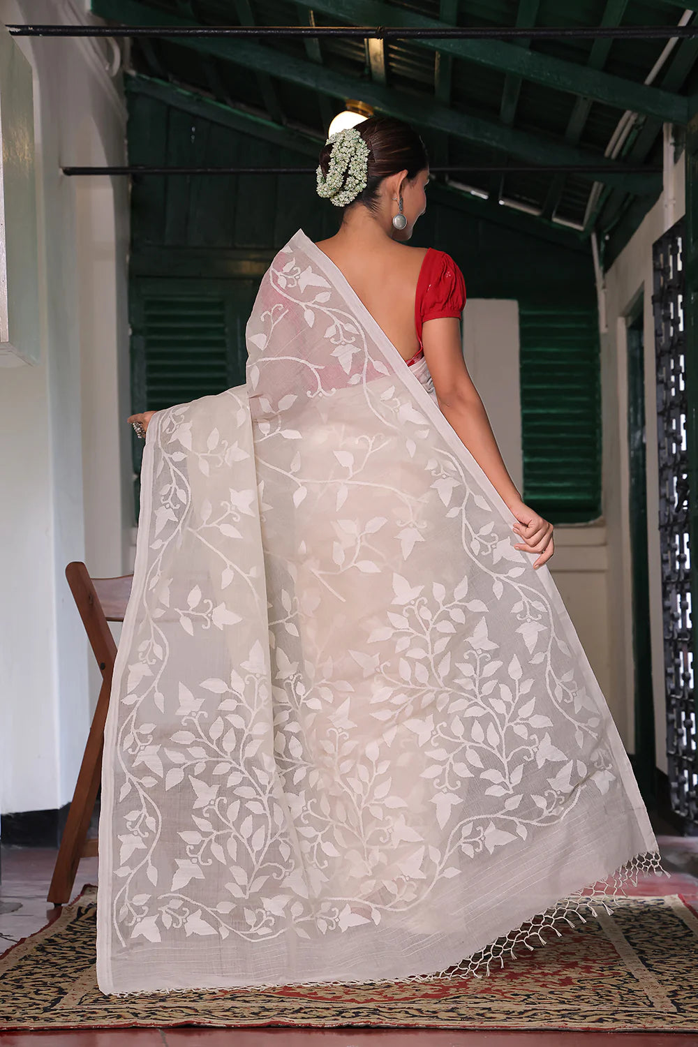 Handloom Off White Pure Cotton Jamdani Saree with Floral Motifs