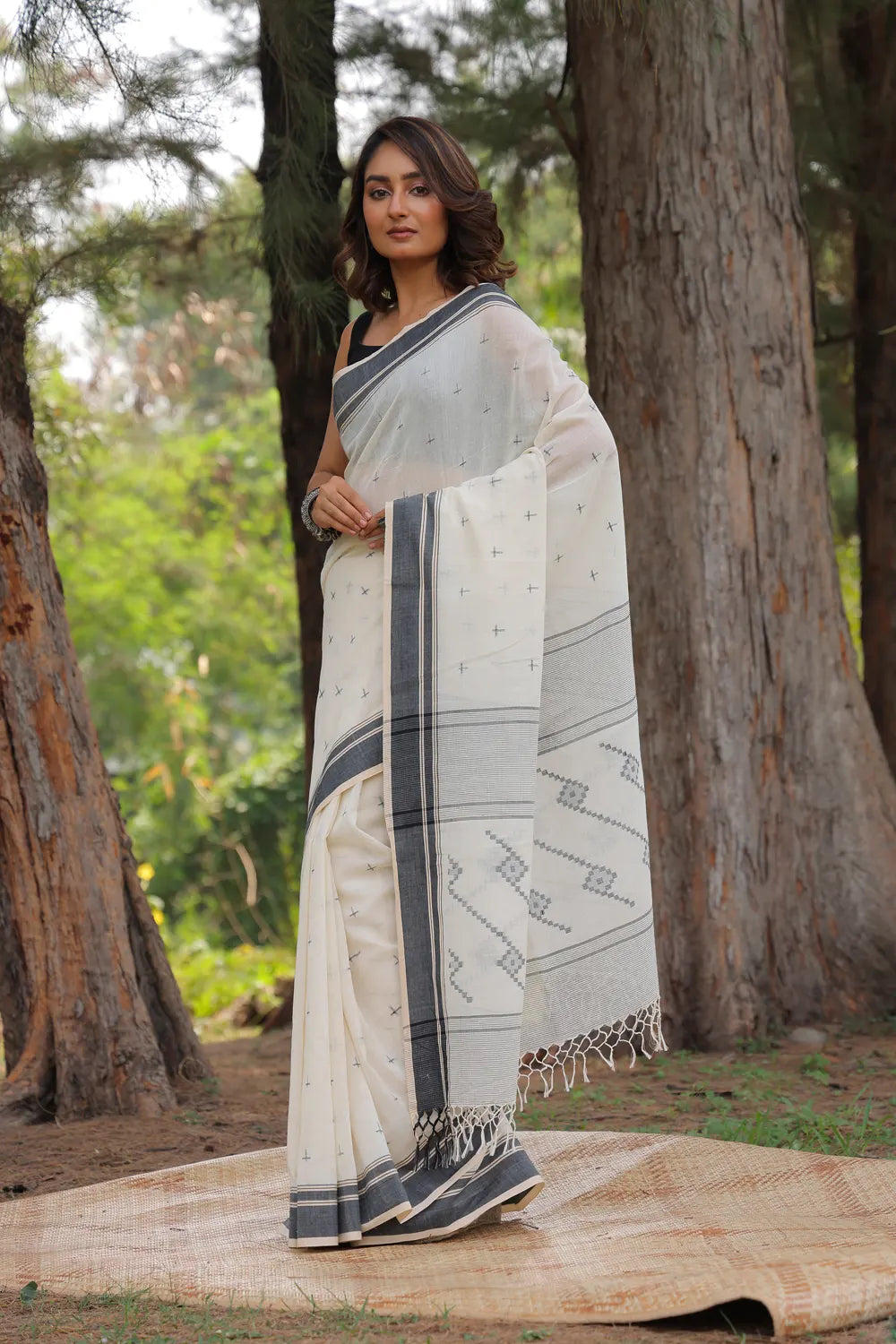 Handloom Off White Soft Cotton Saree With Dark Grey Border