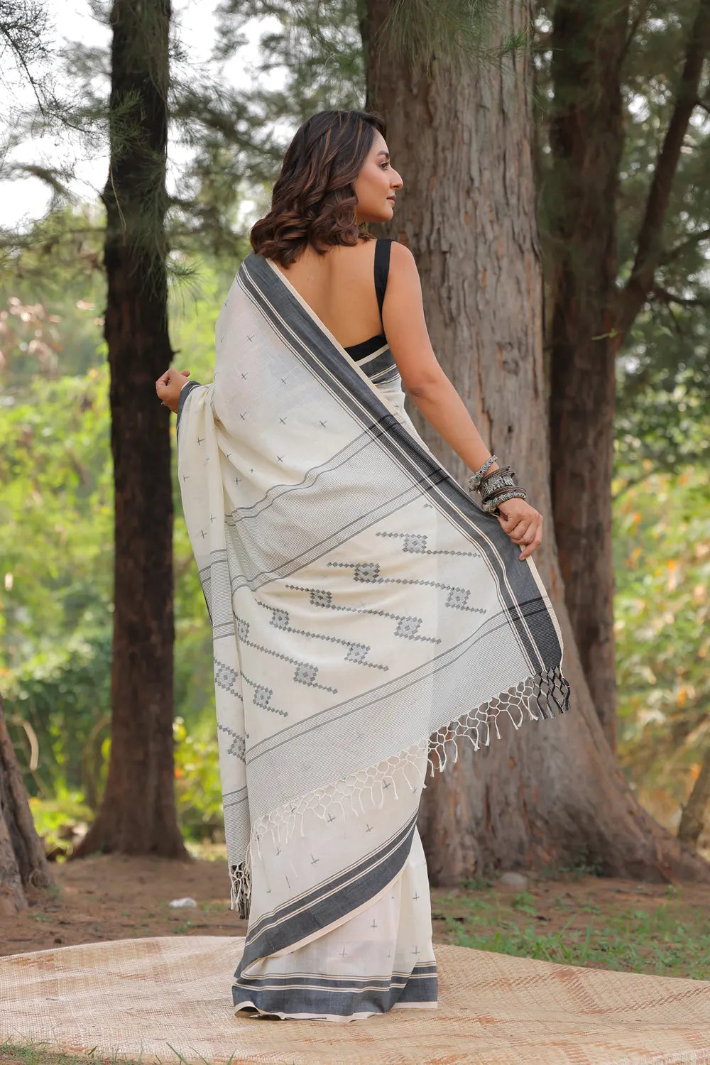 Handloom Off White Soft Cotton Saree With Dark Grey Border