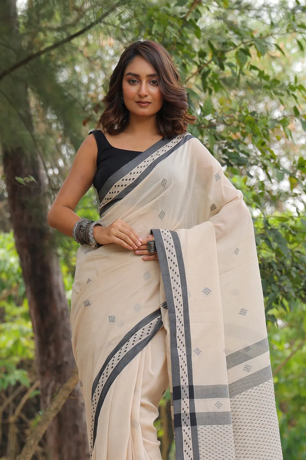 Handloom Cream Soft Cotton Saree With Dark Grey Border