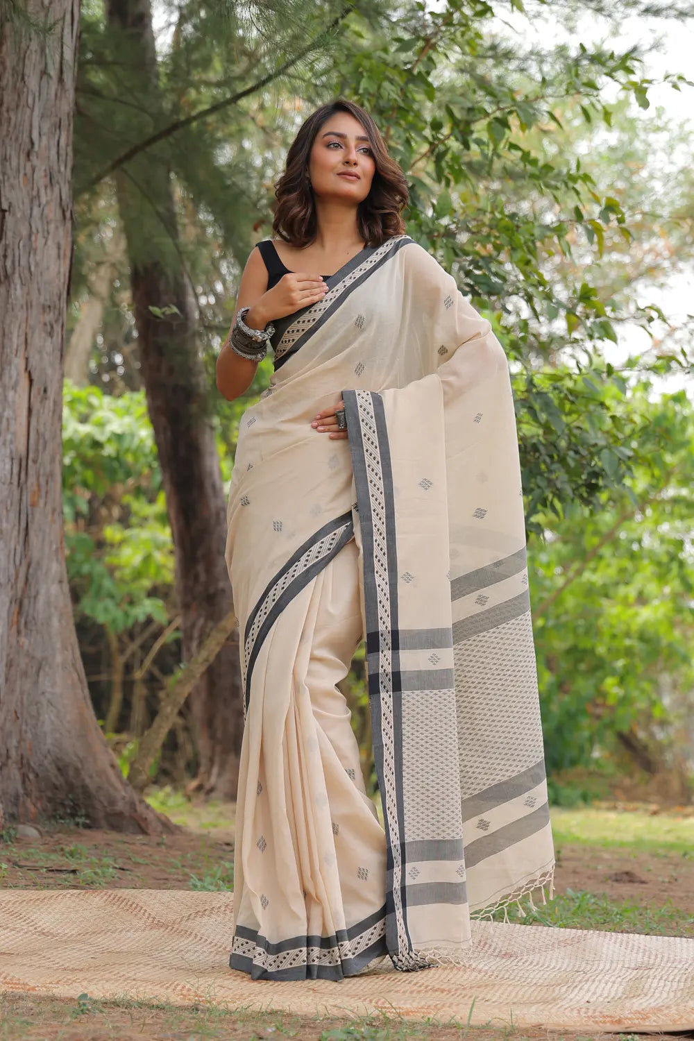 Handloom Cream Soft Cotton Saree With Dark Grey Border