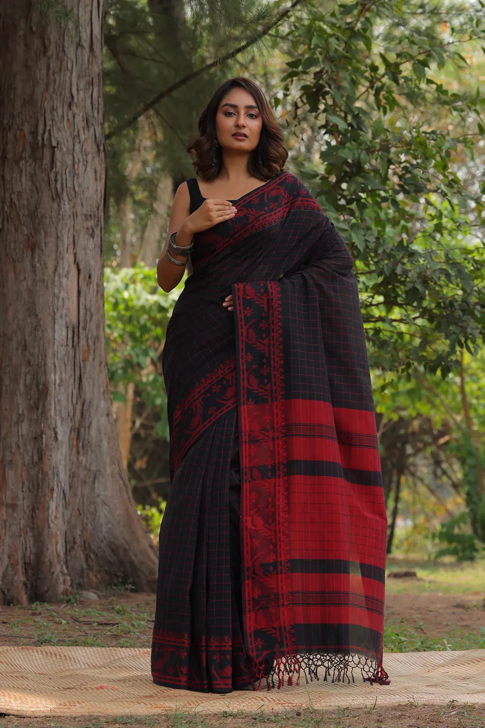 Handloom Black & Red Check Soft Cotton Jamdani Saree