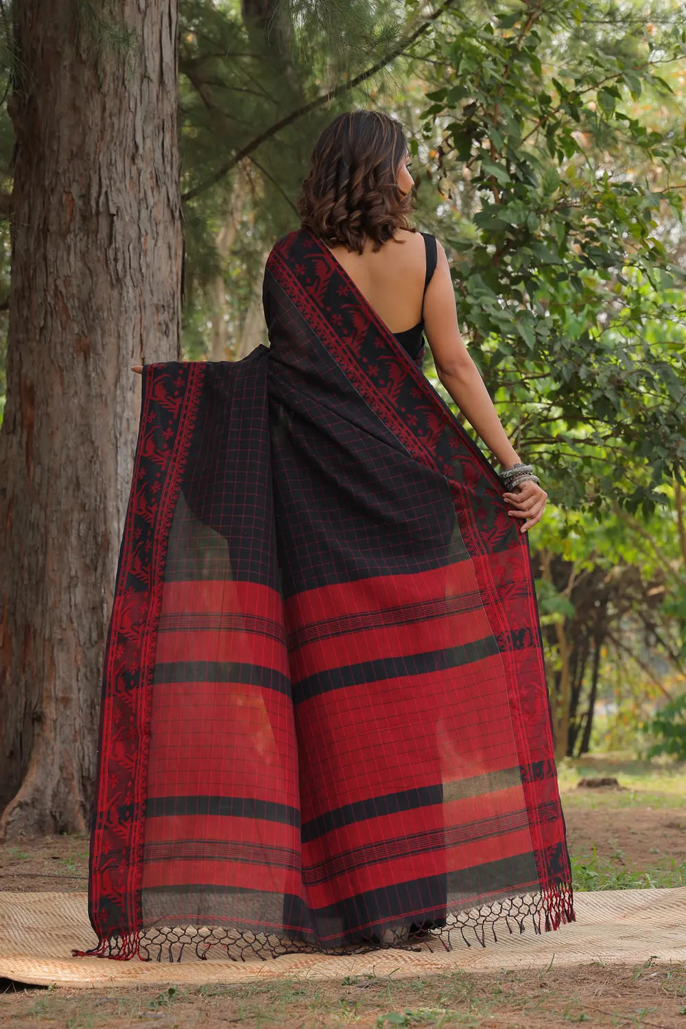 Handloom Black & Red Check Soft Cotton Jamdani Saree