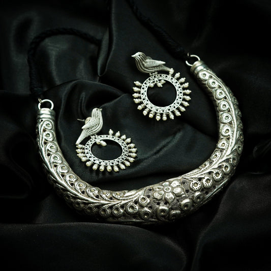 Adivasi Hasli with Tribal Pakshi Earrings