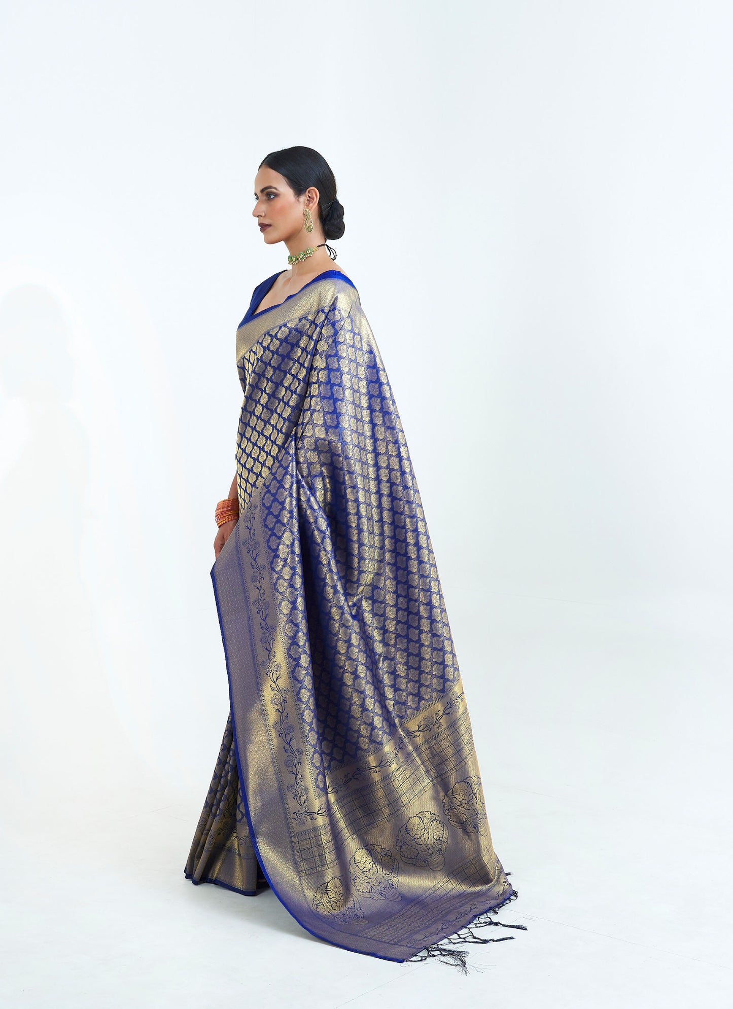 Navy Blue Kumbhi Silk Handloom saree