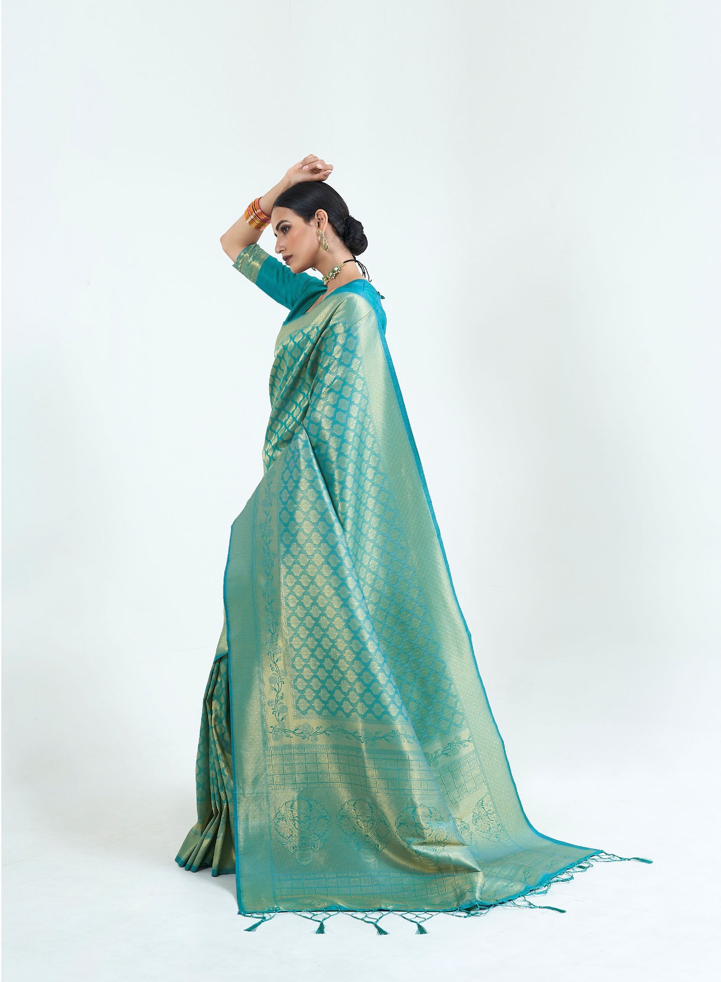 Teal Green Kumbhi Silk Handloom saree