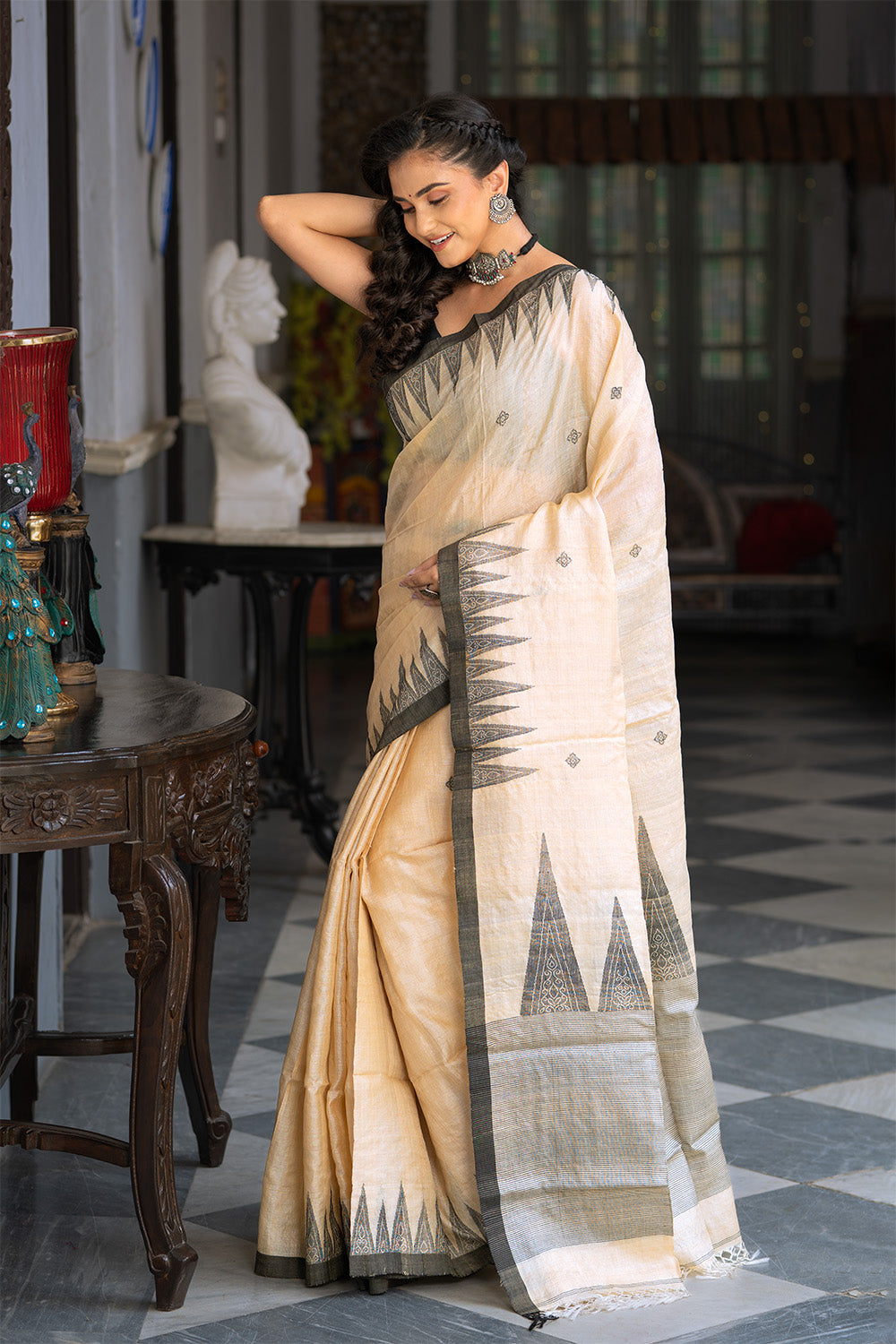 Handloom Beige & Black Pure Tussar Silk Jamdani Saree