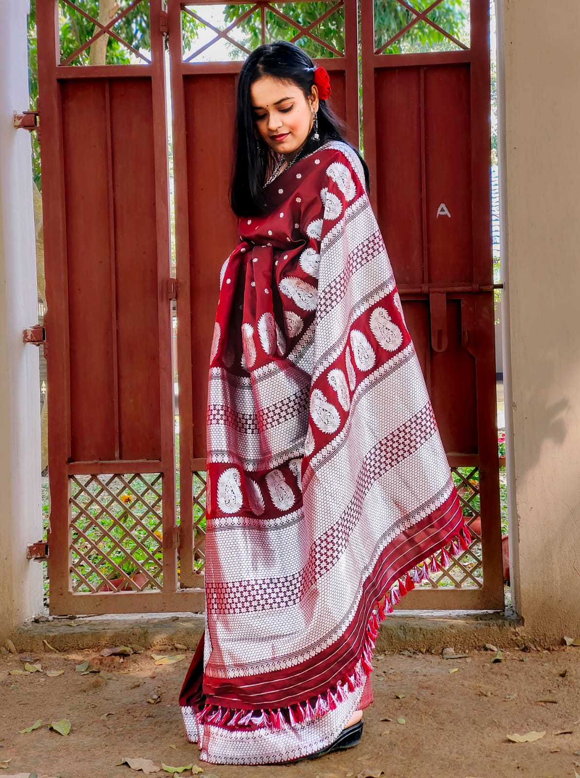 The Lady in Red Poly Silk Handloom saree