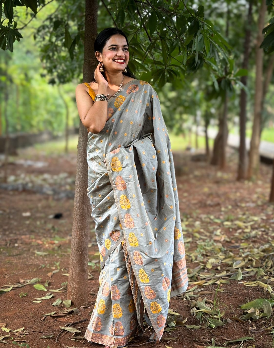 Devi Advika Grey Handloom Mekhela Chador saree