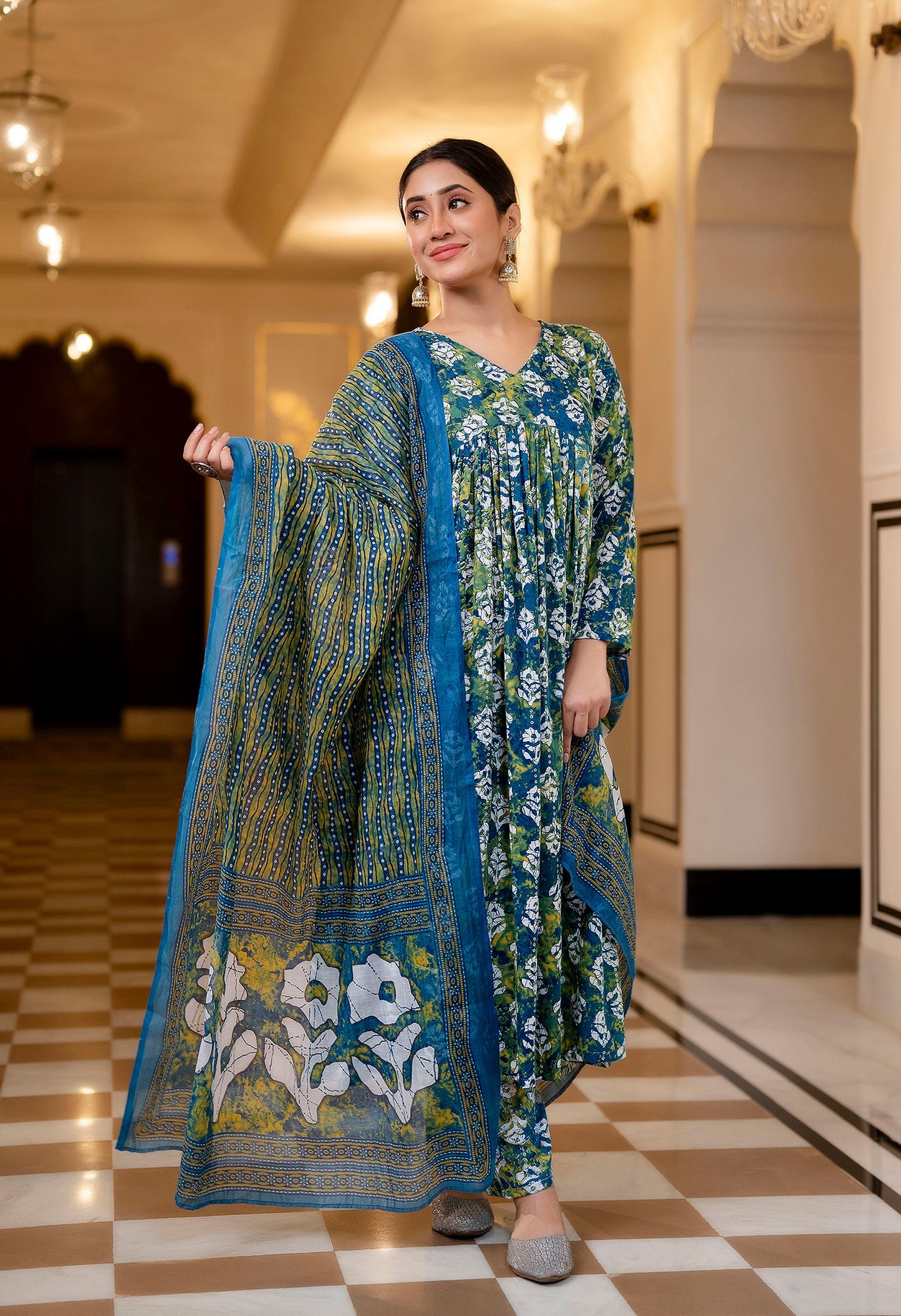 Pista Women Dark Green Printed Viscose Rayon Kurta, Pant And Dupatta Set