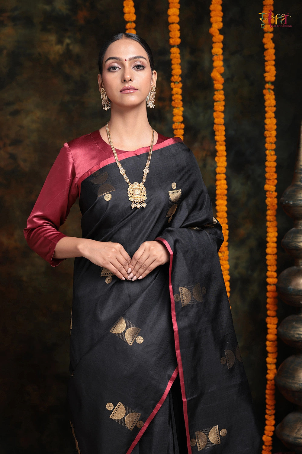 Handloom Black Kanchipattu With Golden Zari