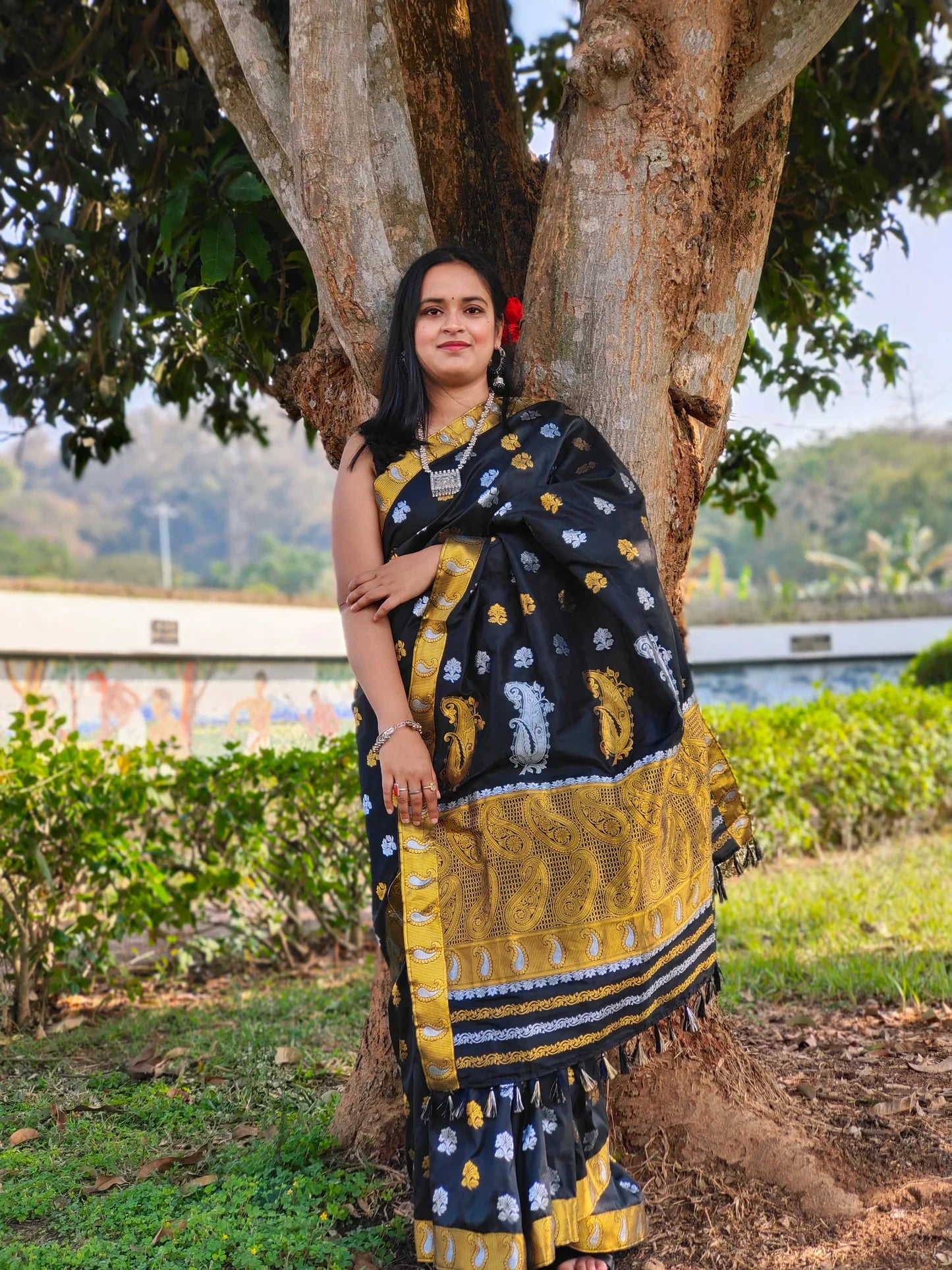 Yamini Black Silk Handloom saree