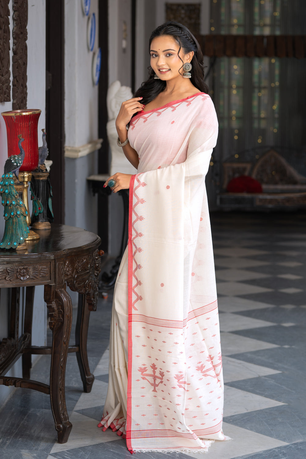 Handloom Off White Pure Cotton Laal Paar Jamdani Saree with Polka Motifs