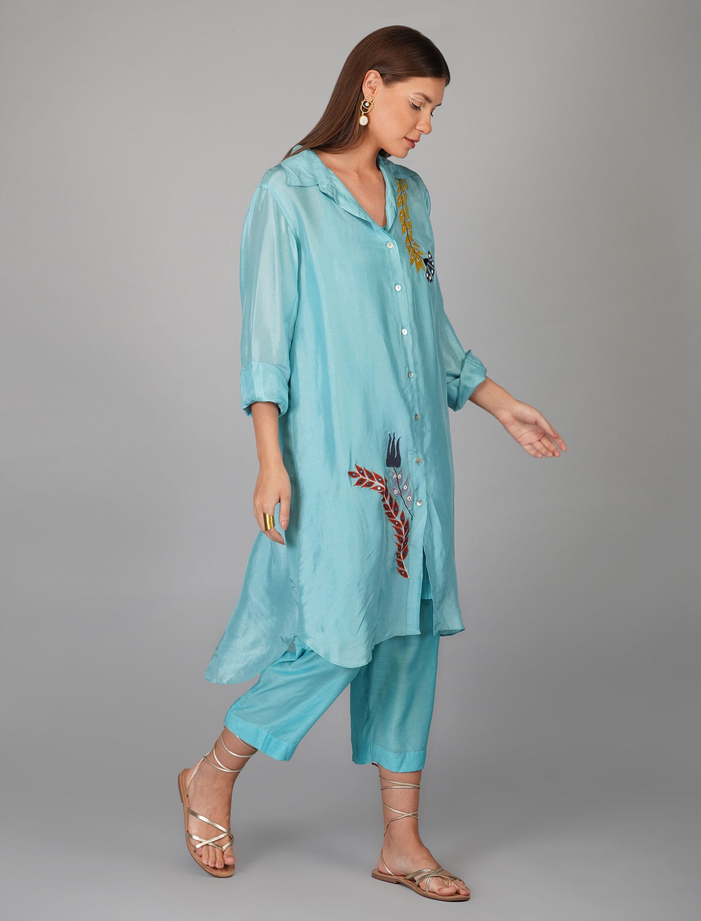 Long Shirt Set With Turquoise Applique Flower