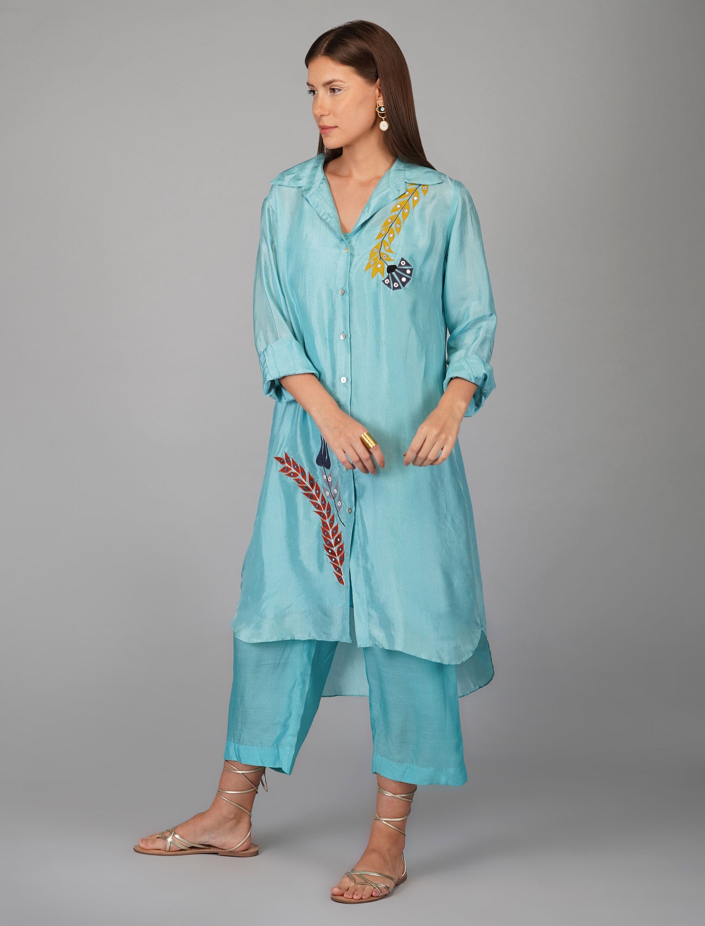 Long Shirt Set With Turquoise Applique Flower