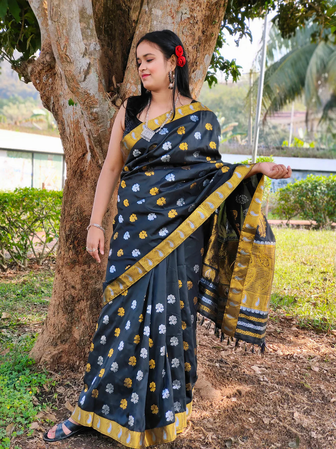 Yamini Black Silk Handloom saree