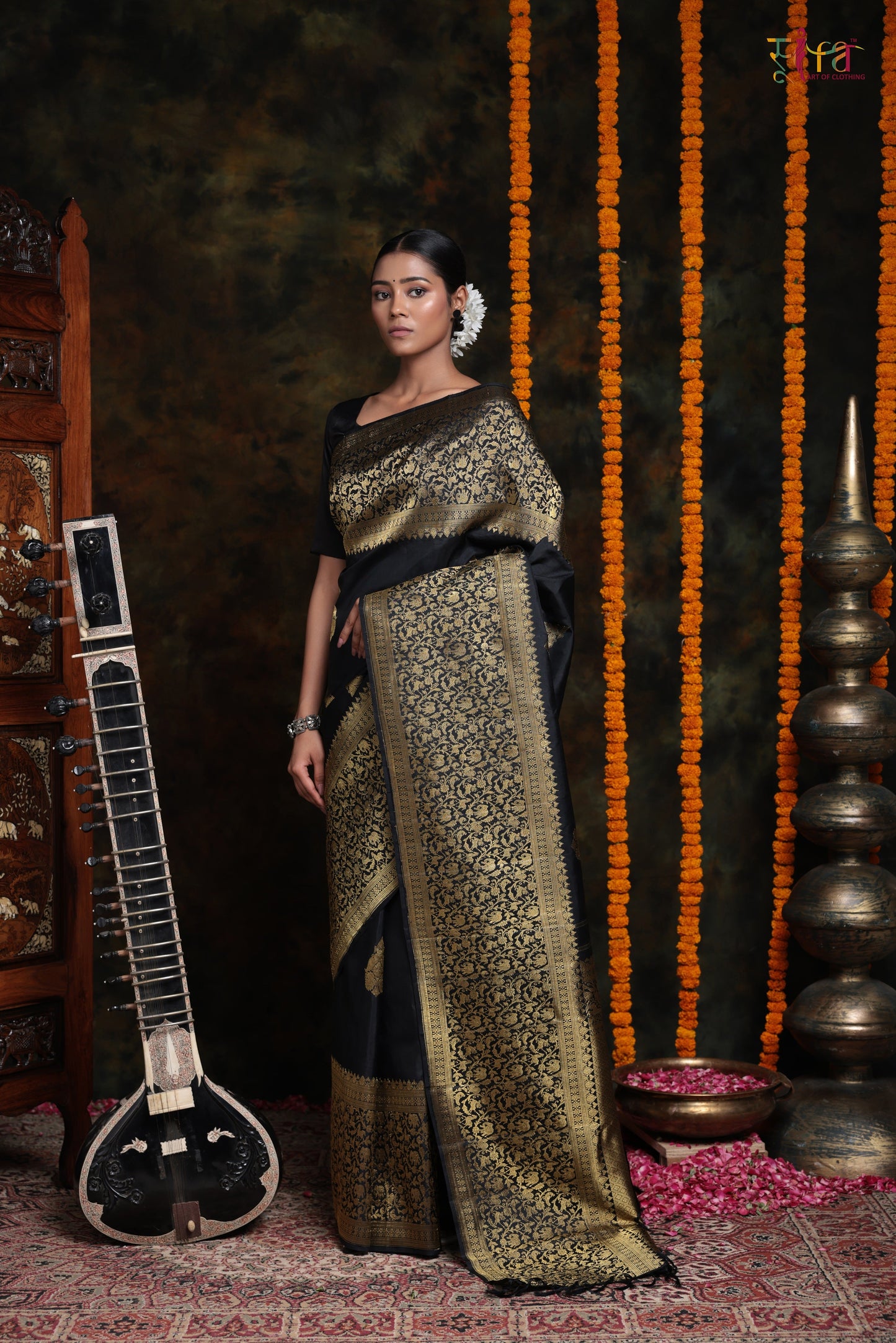 Black Handloom Kanchipattu With Pure Thick Zari Motifs