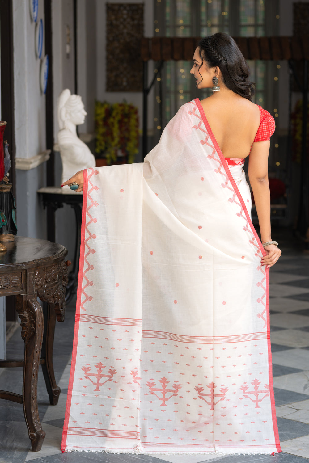 Handloom Off White Pure Cotton Laal Paar Jamdani Saree with Polka Motifs