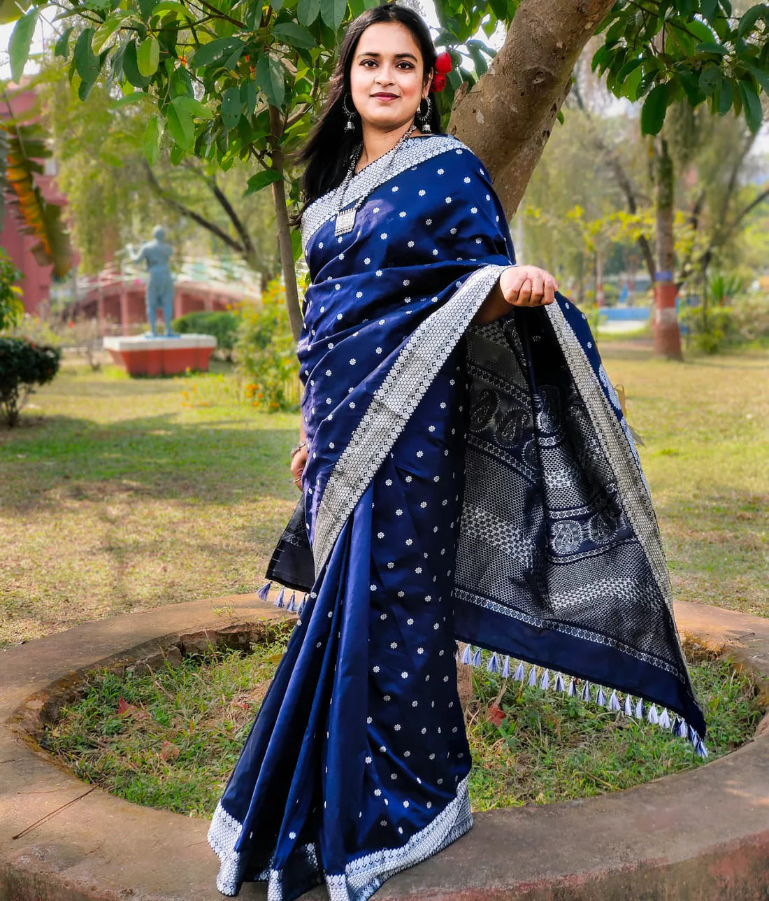 Heart Beat Dark Blue Poly Silk Handloom saree