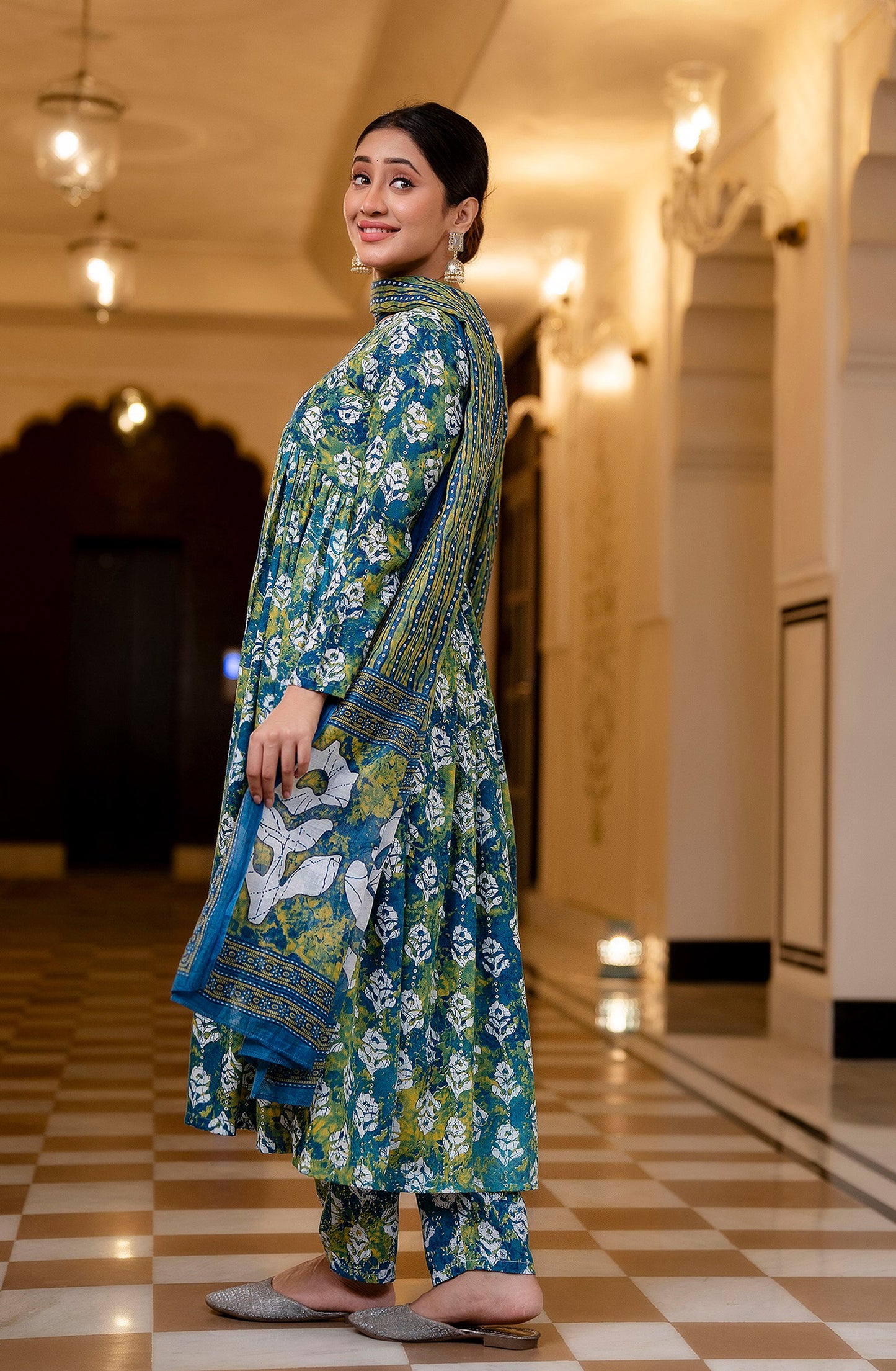 Pista Women Green And Blue Printed Viscose Rayon Kurta, Pant And Dupatta Set