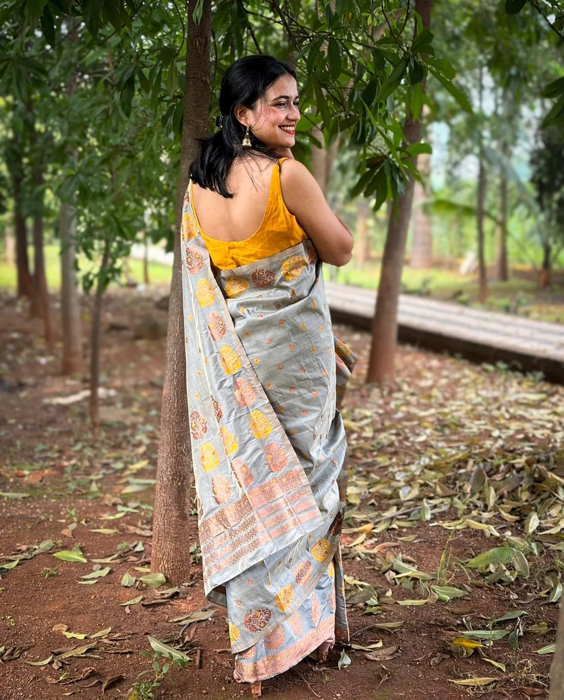 Devi Advika Grey Handloom Mekhela Chador saree