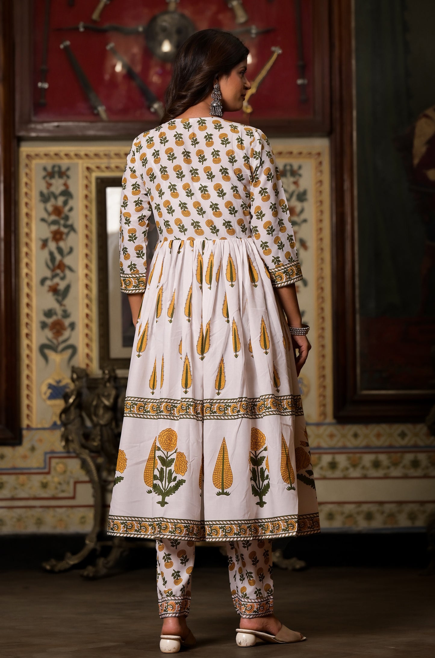 Women Casual White Printed Viscose Rayon Kurta, Pant And Dupatta Set