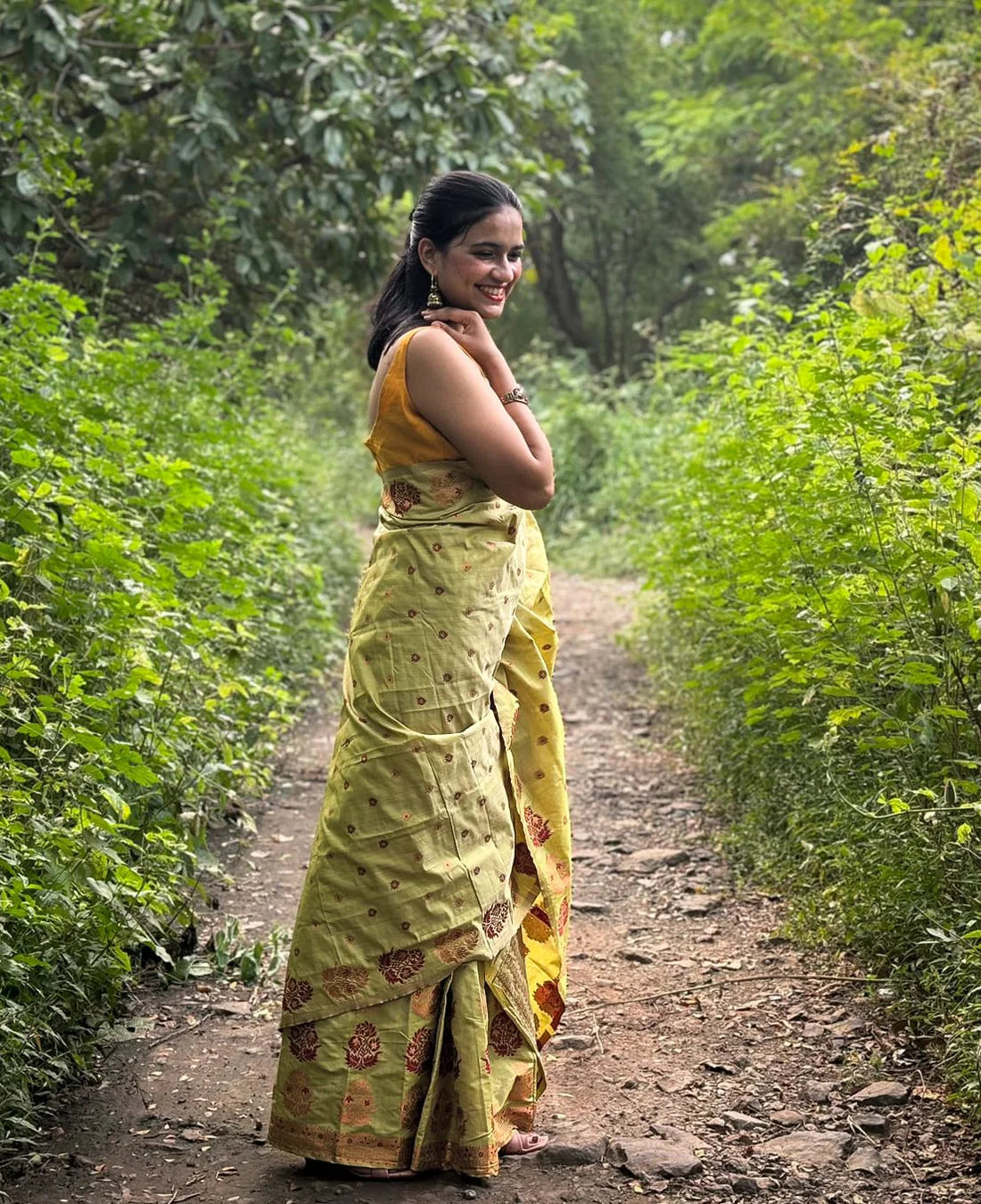 Devi Ishaani Green Handloom Mekhela Chador saree