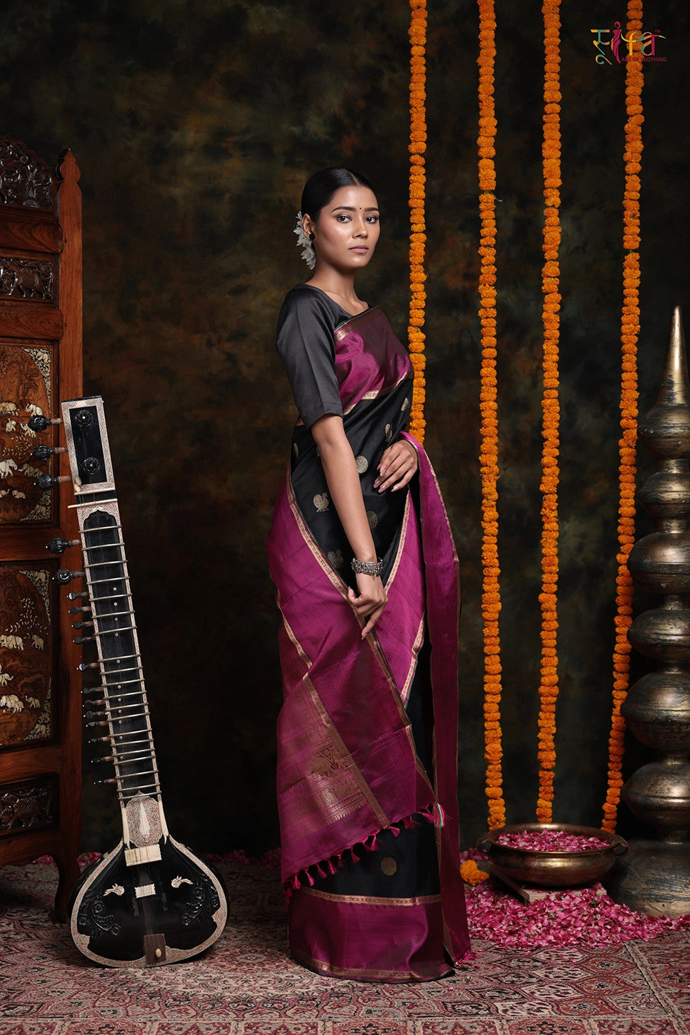 Handloom Black  Kanchipattu Saree With Bird Motifs