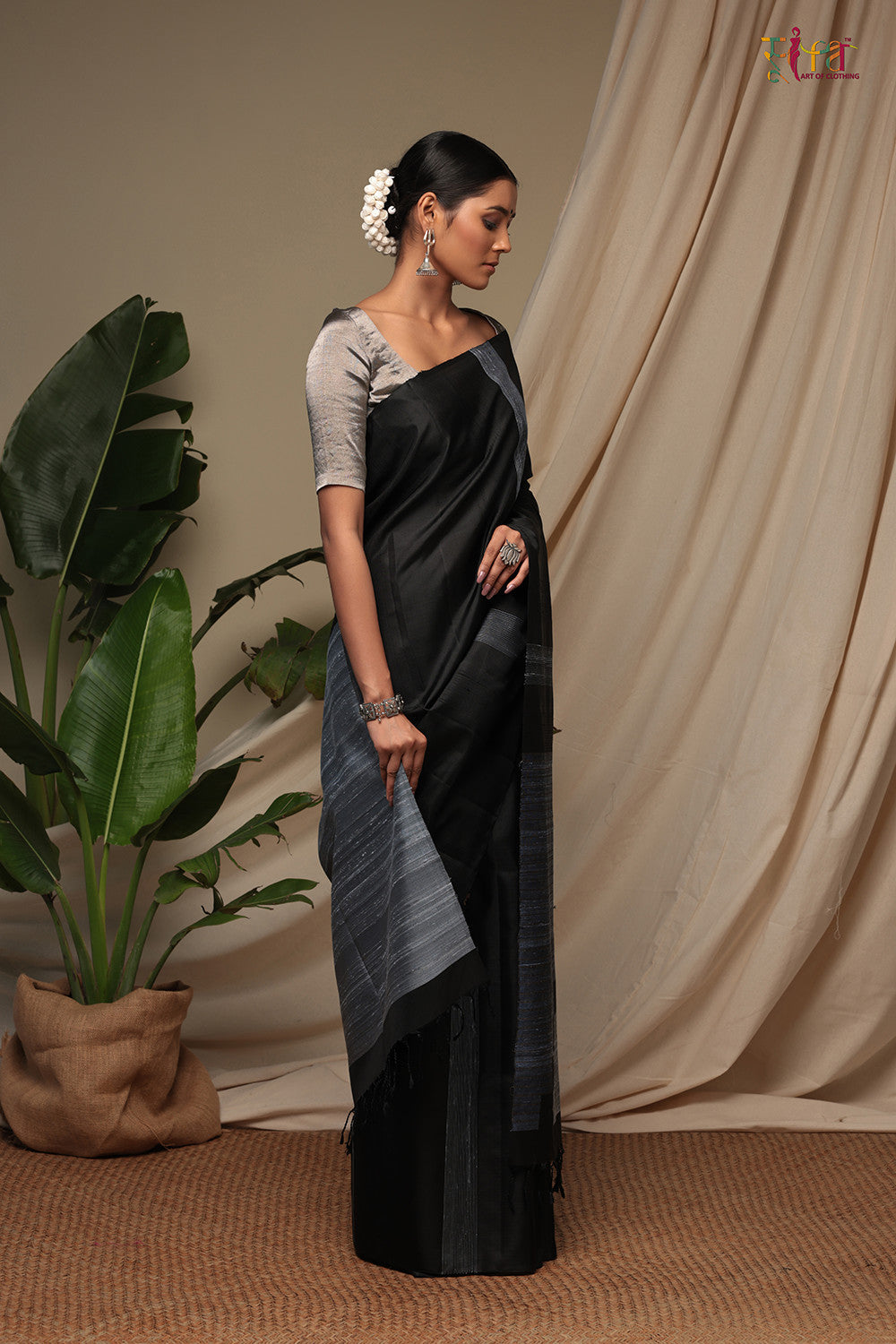 Handloom Carbon Black Pure Silk Kanchi Contemporary Saree