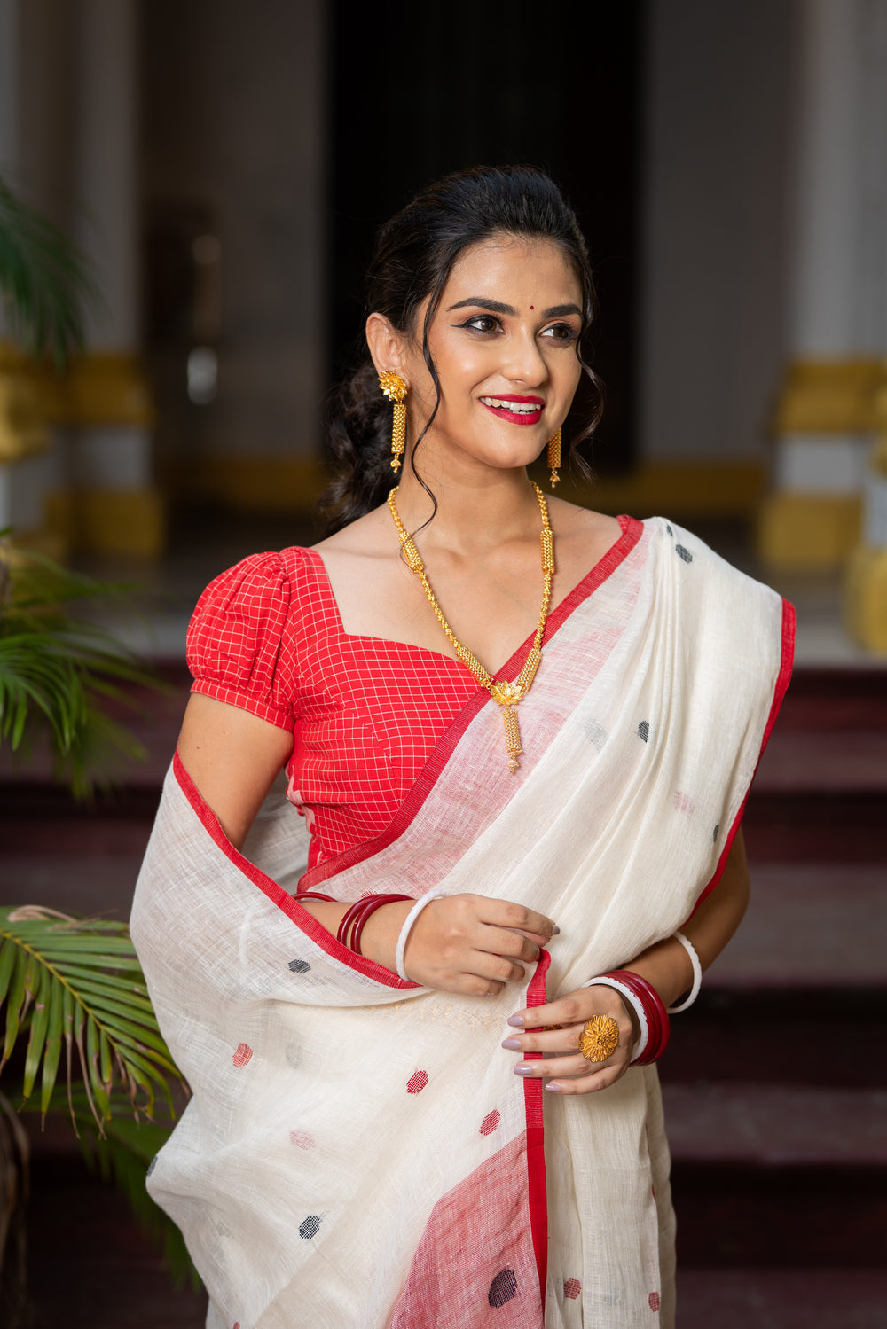 Handloom White  Pure Linen Jamdani Saree with Red Polka dots