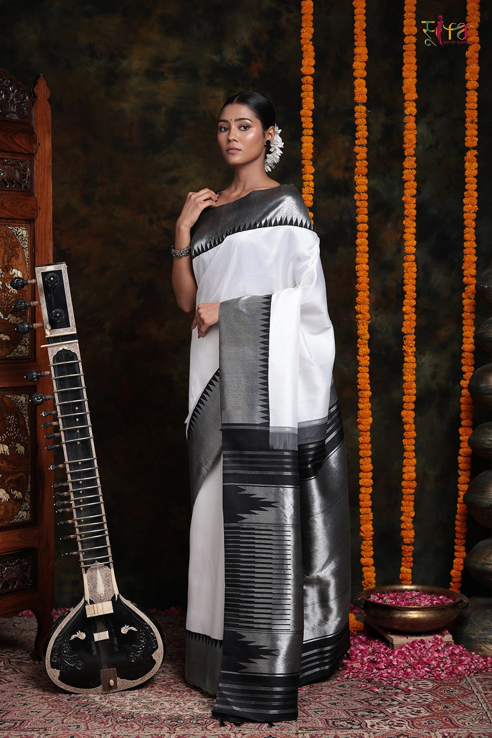 White Handloom Pure Silk Kanchipattu With Silver Zari