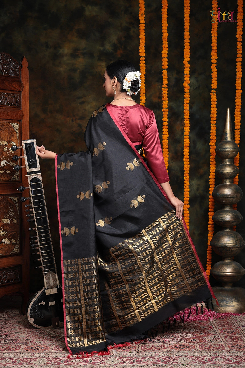 Handloom Black Kanchipattu With Golden Zari