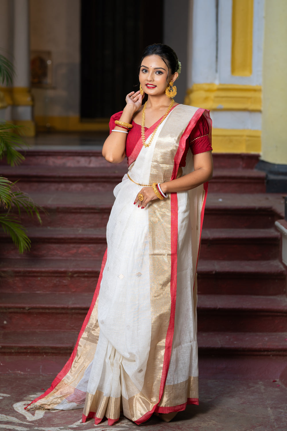 Handloom White Pure Linen Jamdani Saree with Gold Zari Border