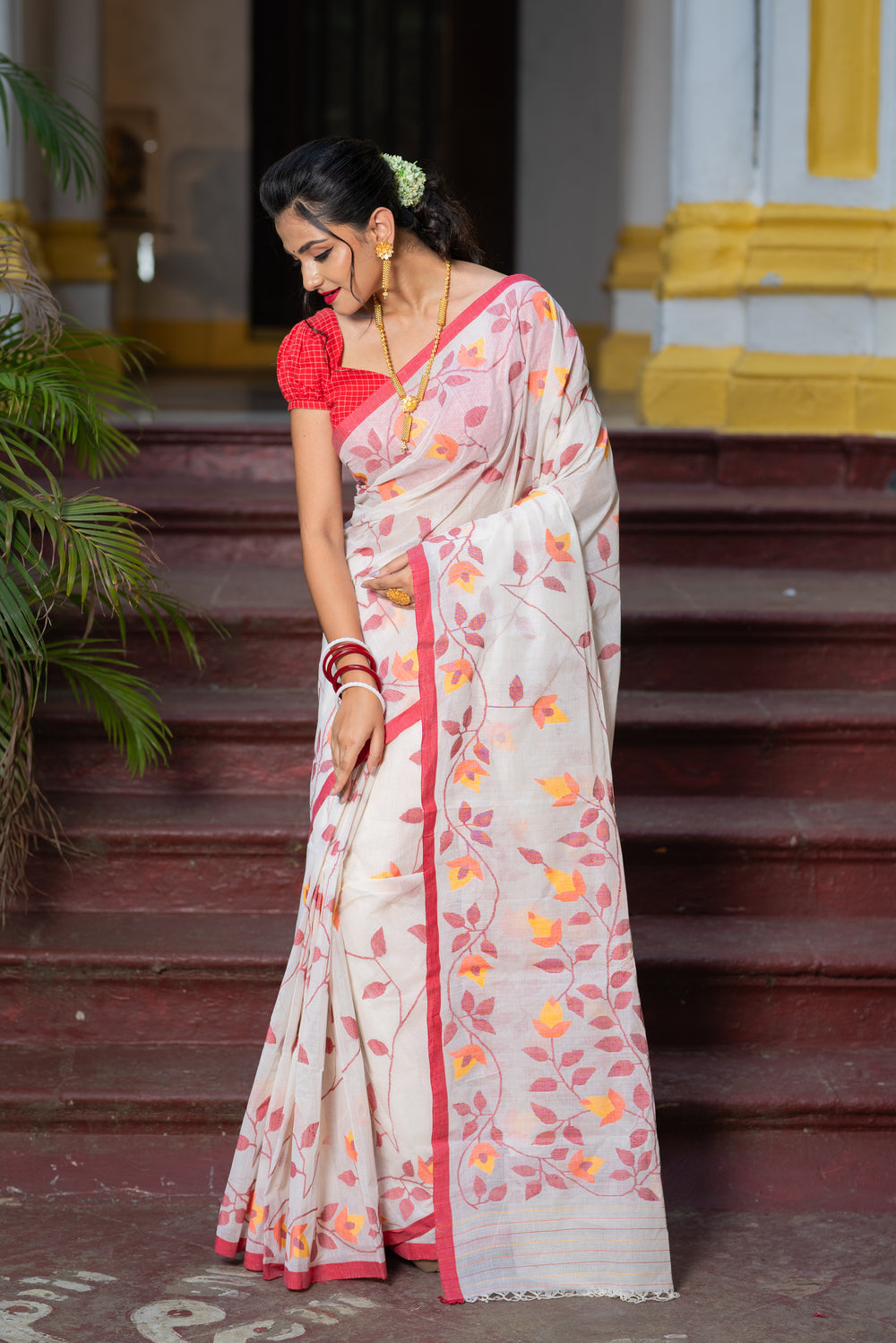 Handloom White & Red Pure Cotton Floral Motifs Jamdani Saree