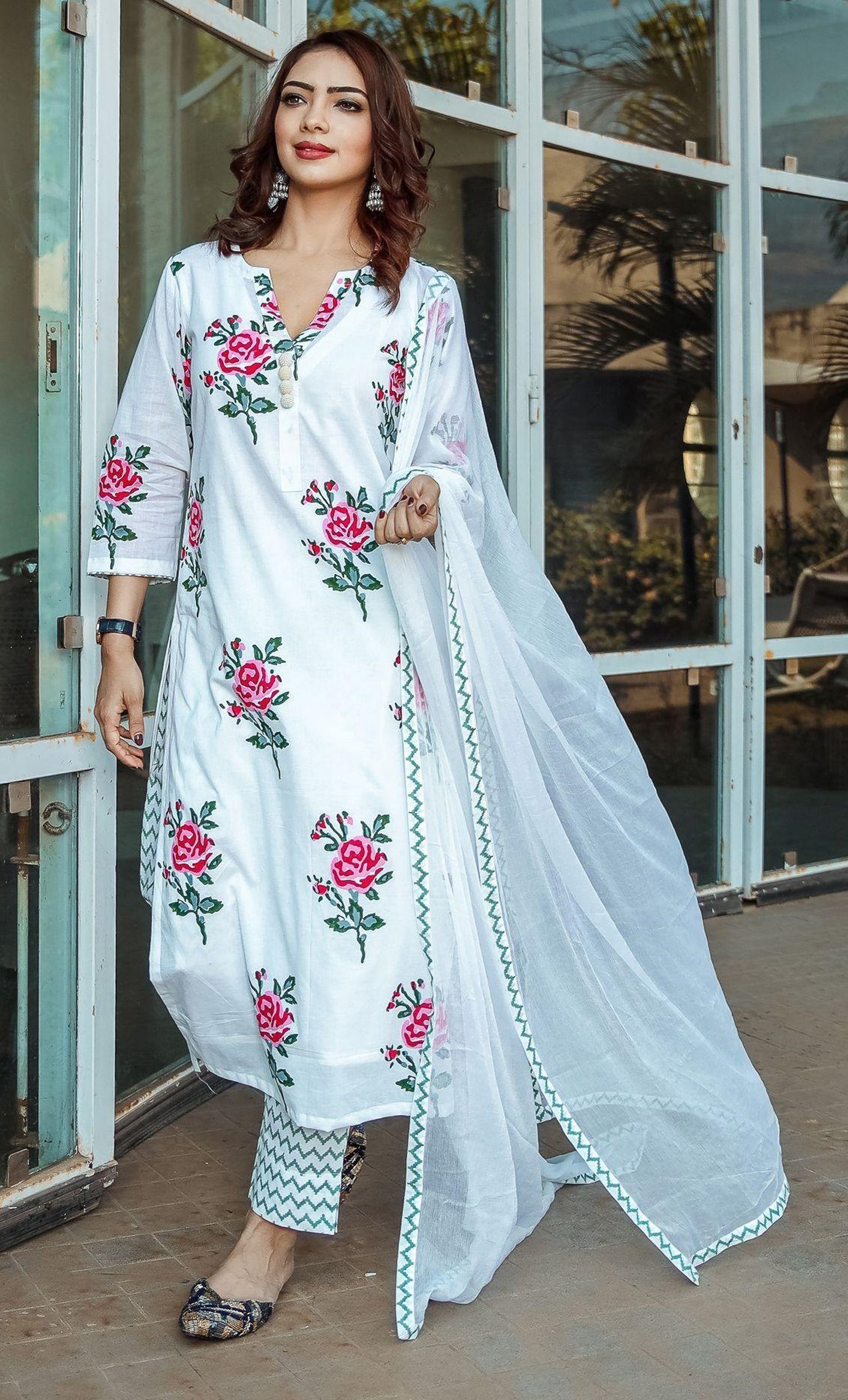 Red Rose Women White Printed Viscose Rayon Kurta, Pant And Dupatta Set