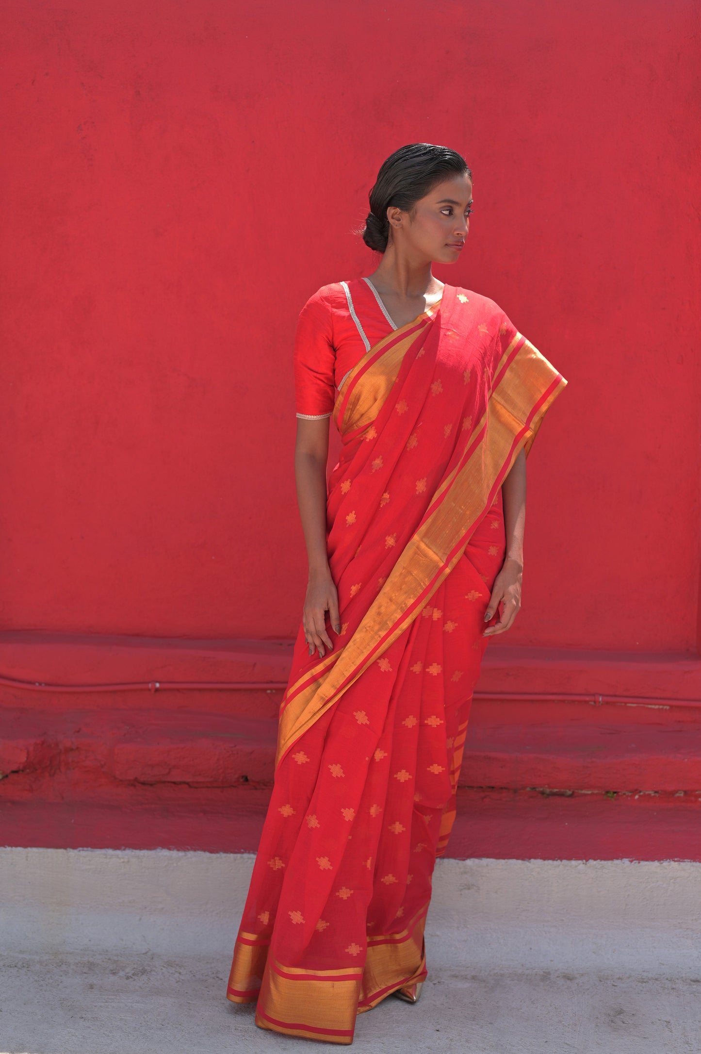 kanta I Red Handloom Cotton Saree with Jamdani Motifs