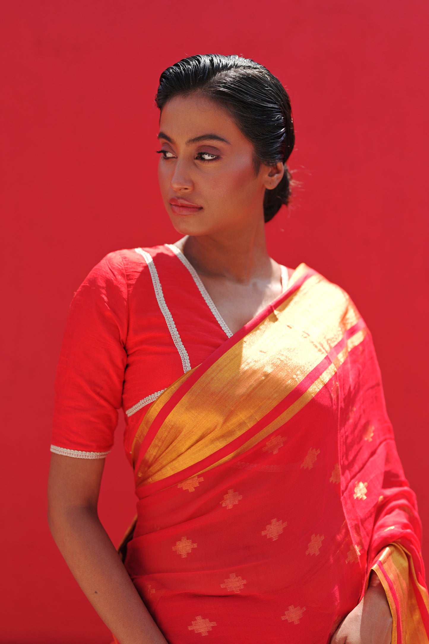 kanta I Red Handloom Cotton Saree with Jamdani Motifs