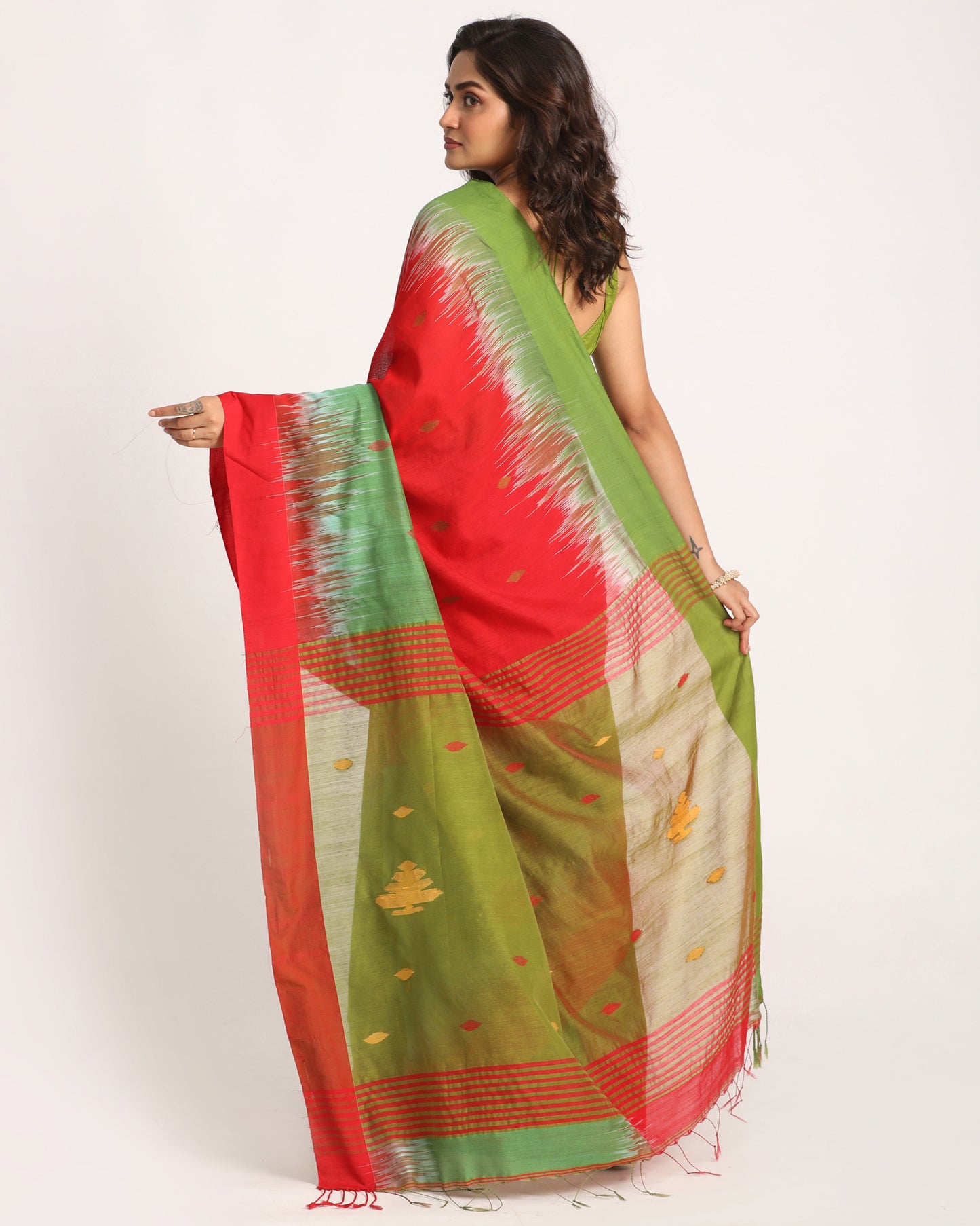 Red Dark Green Cotton Blend Handloom Tie Dye Jamdani Saree