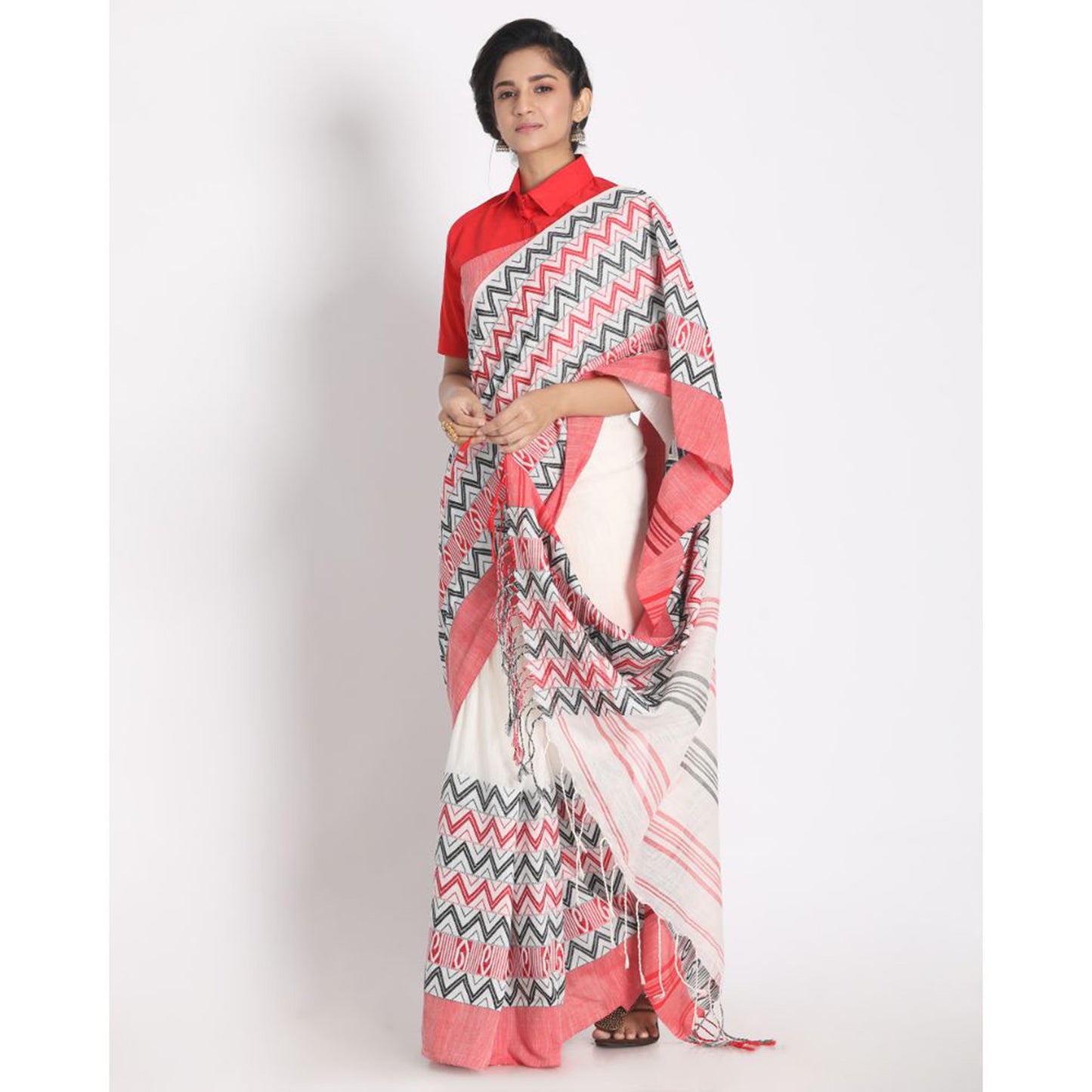 Red Border White Begampuri Handspun Cotton Saree