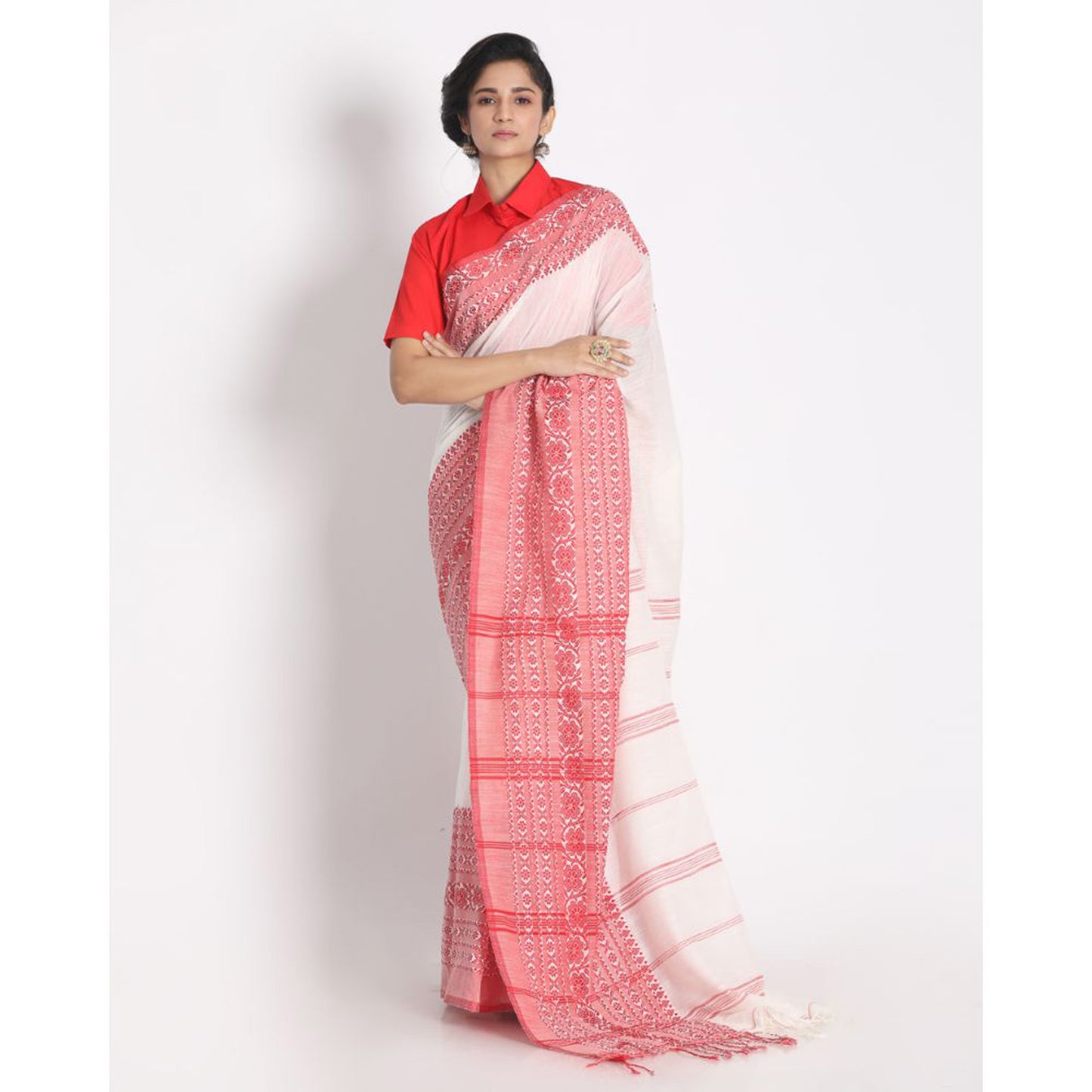 Red Border White Begampuri Handspan Cotton Saree