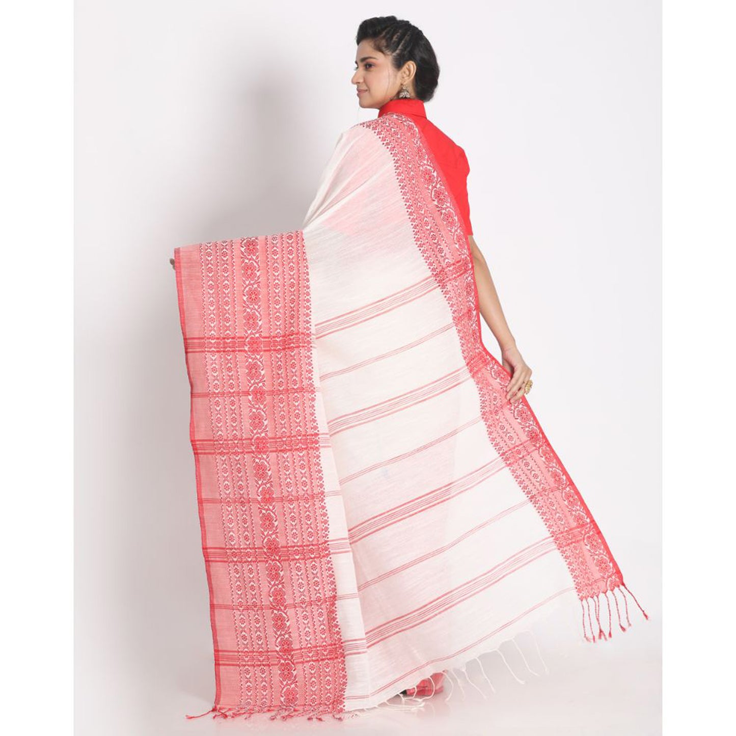 Red Border White Begampuri Handspan Cotton Saree