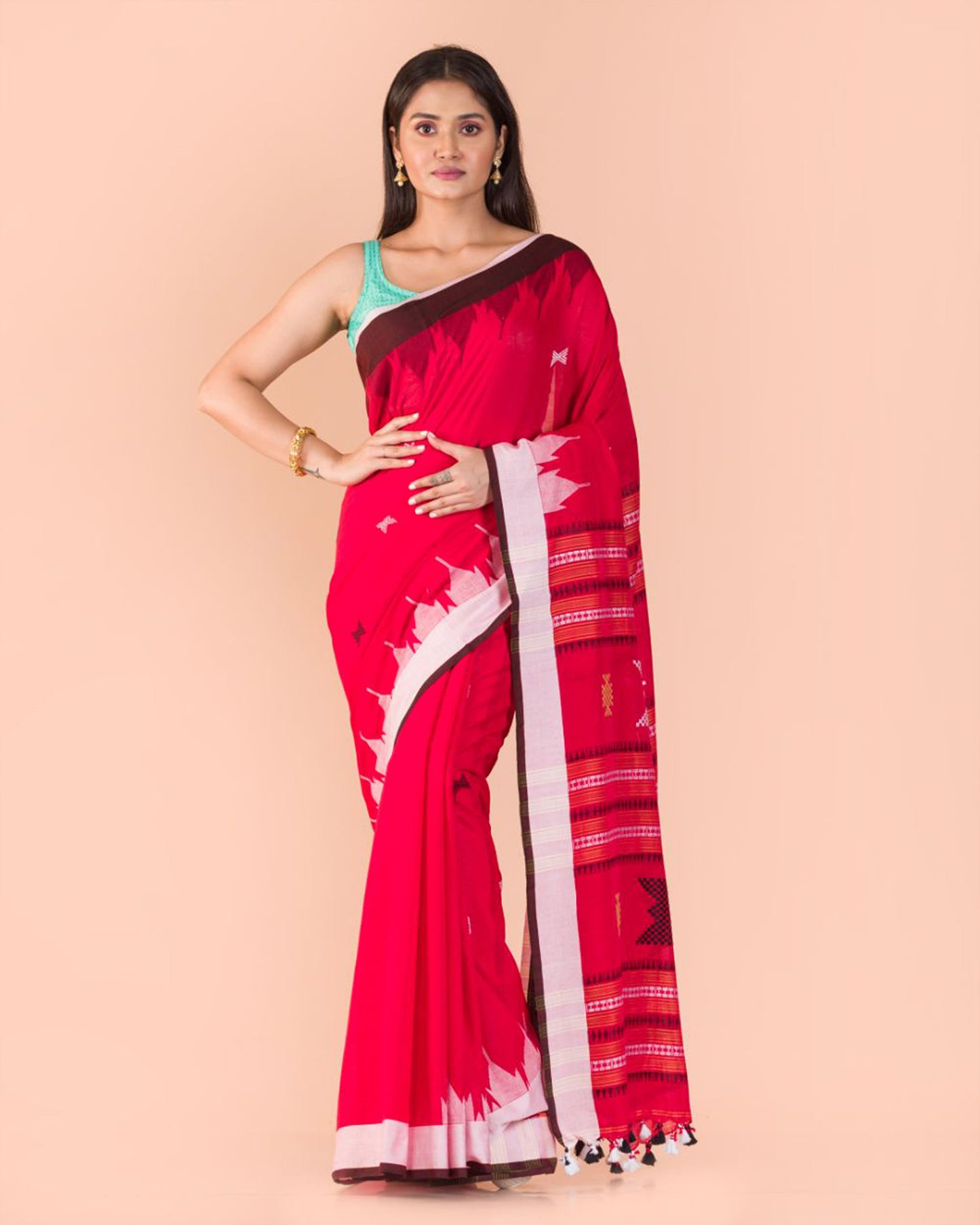 saree in red color