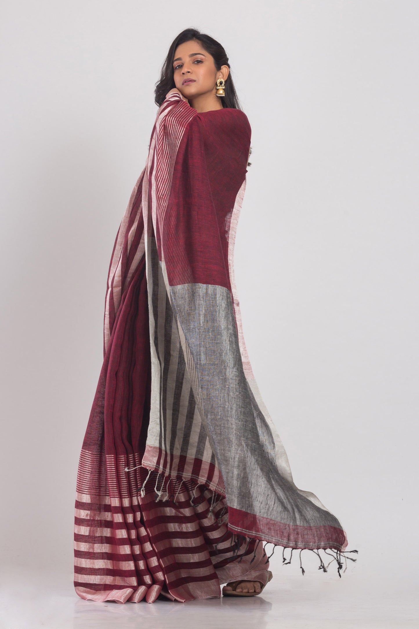 Maroon Linen Saree With Silver Zari Pallu And Border