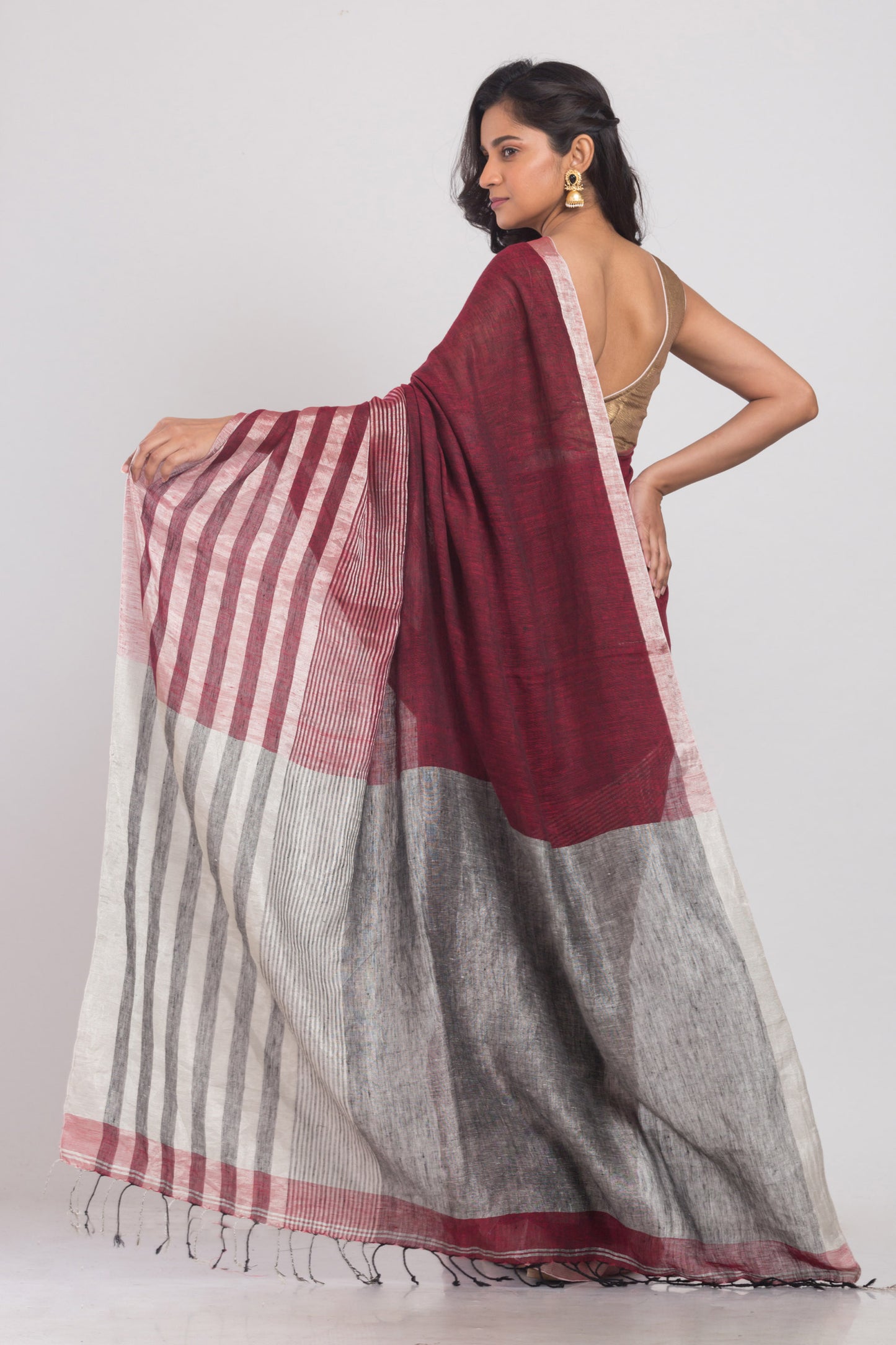 Maroon Linen Saree With Silver Zari Pallu And Border