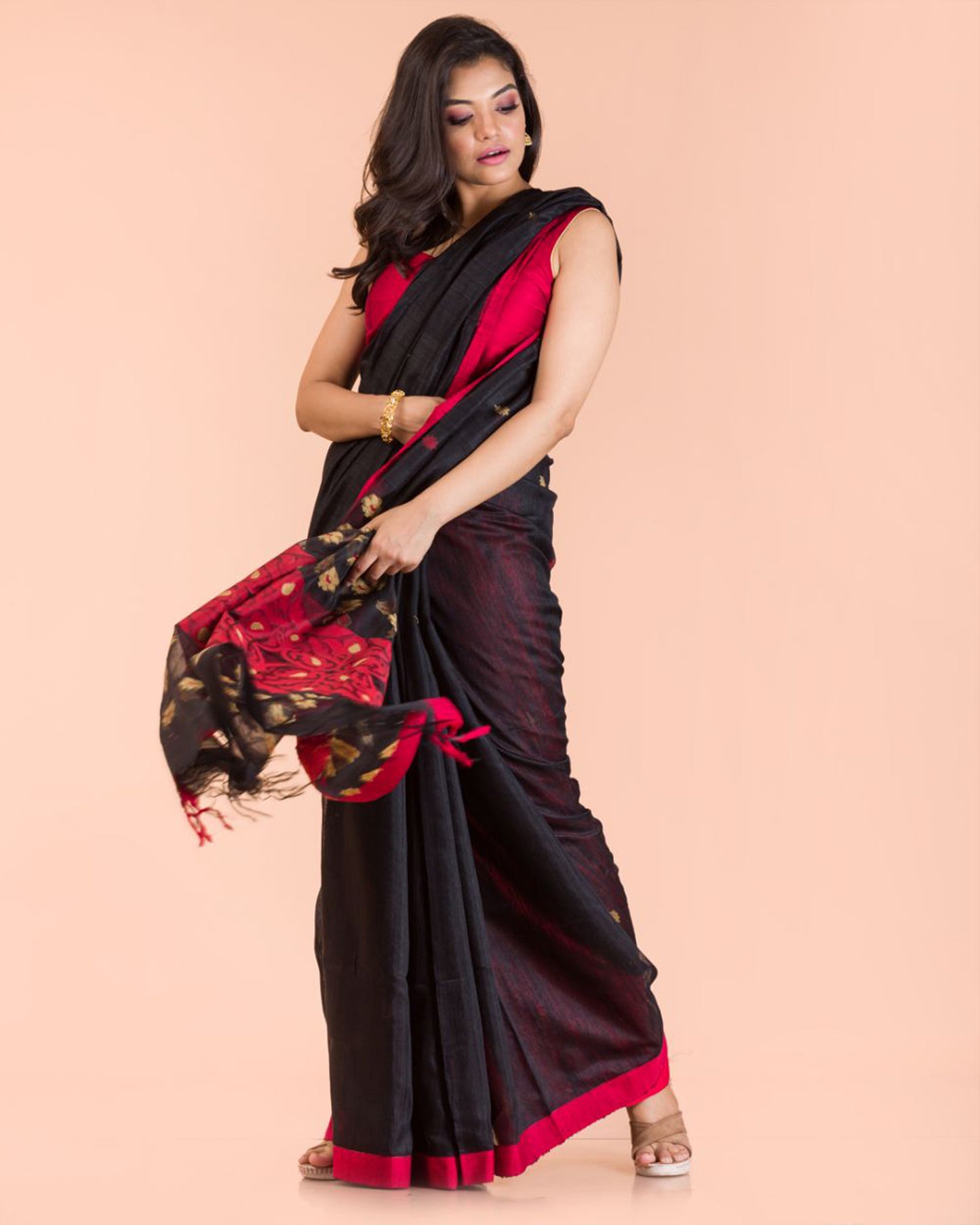 Black Handwoven Matka Silk Saree